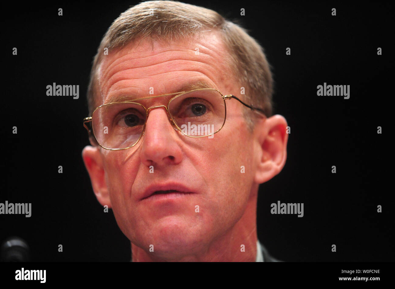 Esercito gen. Stanley McChrystal testimonia prima di una casa Comitato delle Forze Armate audizione sull'Afghanistan, a Washington il 8 dicembre 2009. UPI/Kevin Dietsch Foto Stock