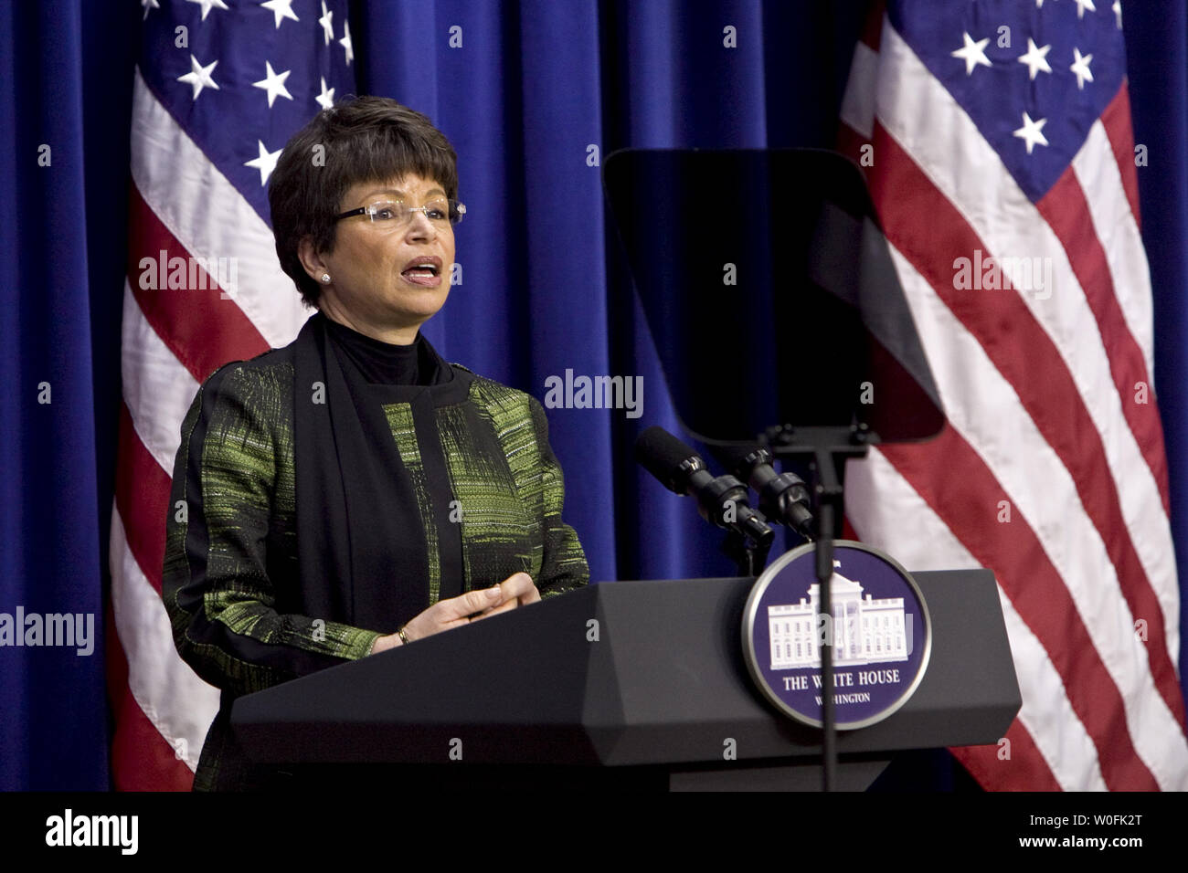 Senior Advisor e assistente di U.S. Il presidente Barack Obama Valerie Jarrett offre commento prima di introdurre la First Lady Michelle Obama alla Casa Bianca il Consiglio sulle donne e ragazze' Forum sul luogo di lavoro la flessibilità nel Eisenhower Executive Office edificio adiacente alla Casa Bianca a Washington il 31 marzo 2010. UPI/Madeline Marshall Foto Stock