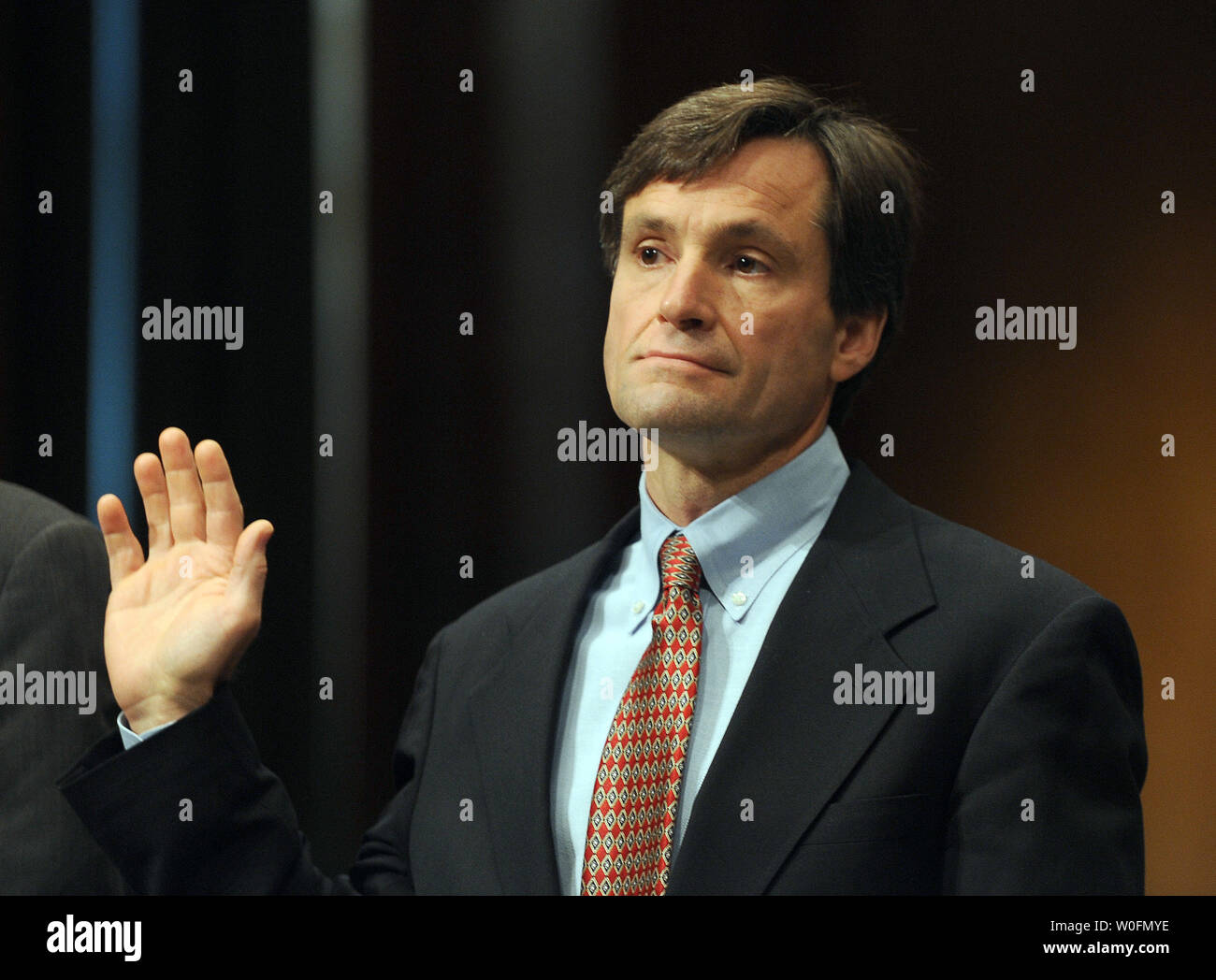 Craig Broderick, Chief Risk Officer, è giurato in prima testimonianza prima un Senato Homeland Security e gli affari governativi Comitato audizione sul Goldman Sachs' ruolo nella crisi finanziarie sul Campidoglio di Washington il 27 aprile 2010. UPI/Roger L. Wollenberg Foto Stock