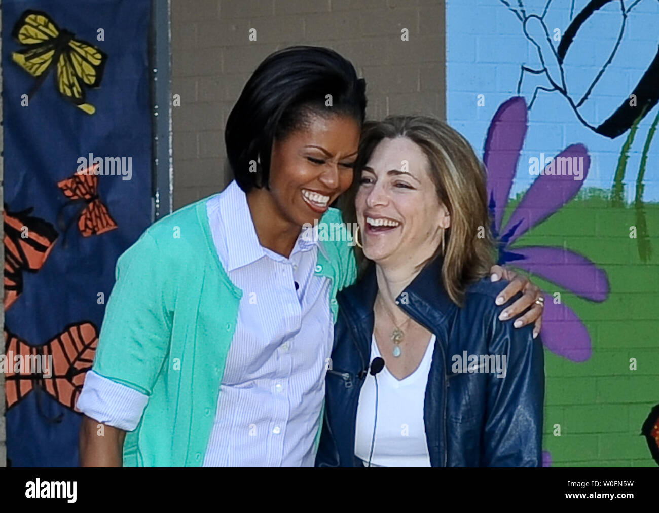 La First Lady Michelle Obama partecipa ad un Club congressuale coniugi evento di assistenza a Marie Reed Learning Center in Adams Morgan comunità di Northwest Washington il 29 aprile 2010. UPI/Alexis C. Glenn Foto Stock