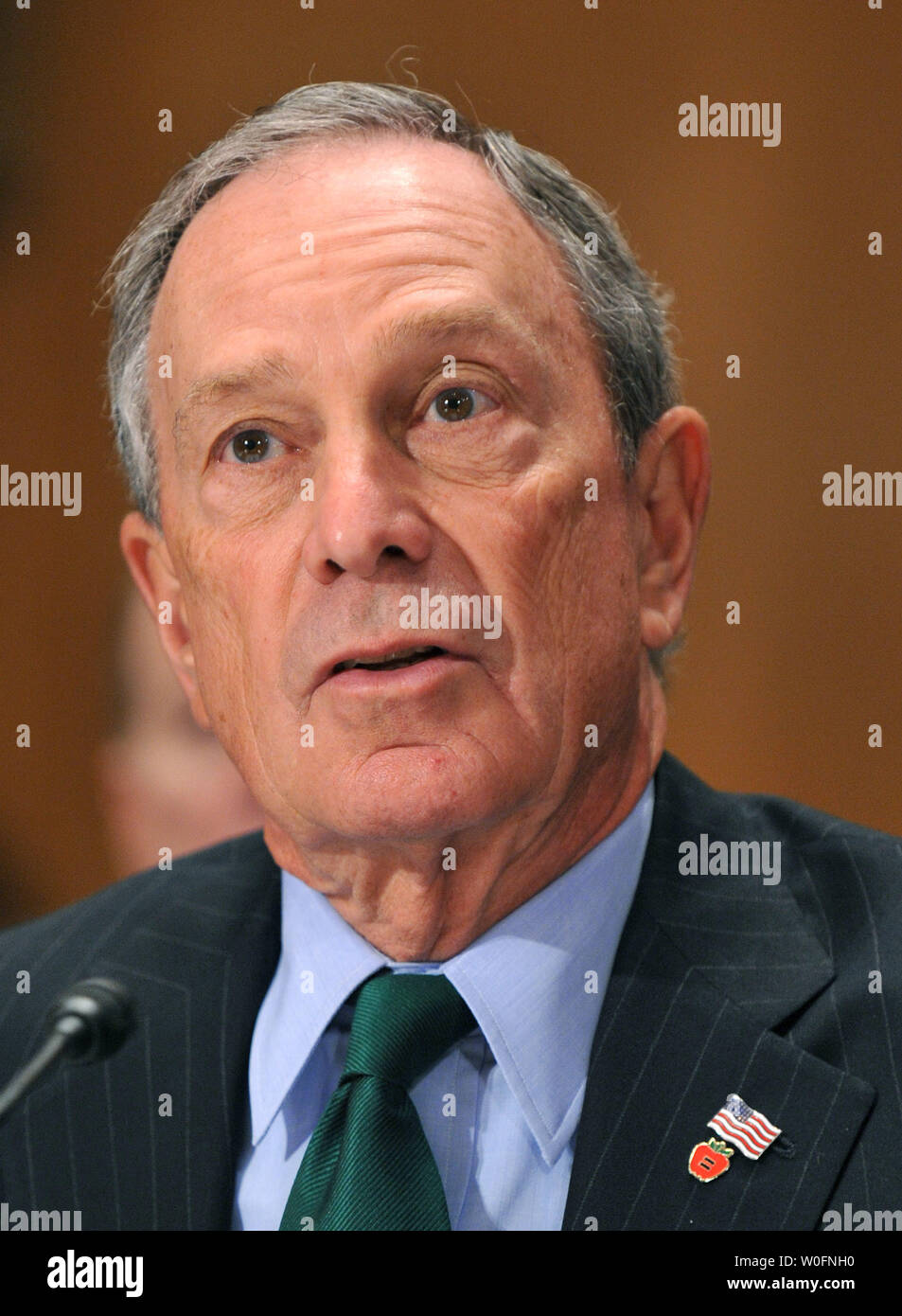 New York City Mayor Michael Bloomberg testimonia durante un Senato Homeland Security e Affari Governativi audizione del Comitato intitolato "terroristi e armi: la natura della minaccia e delle riforme proposte,' sulla Capitol Hill a Washington il 5 maggio 2010. UPI/Kevin Dietsch Foto Stock