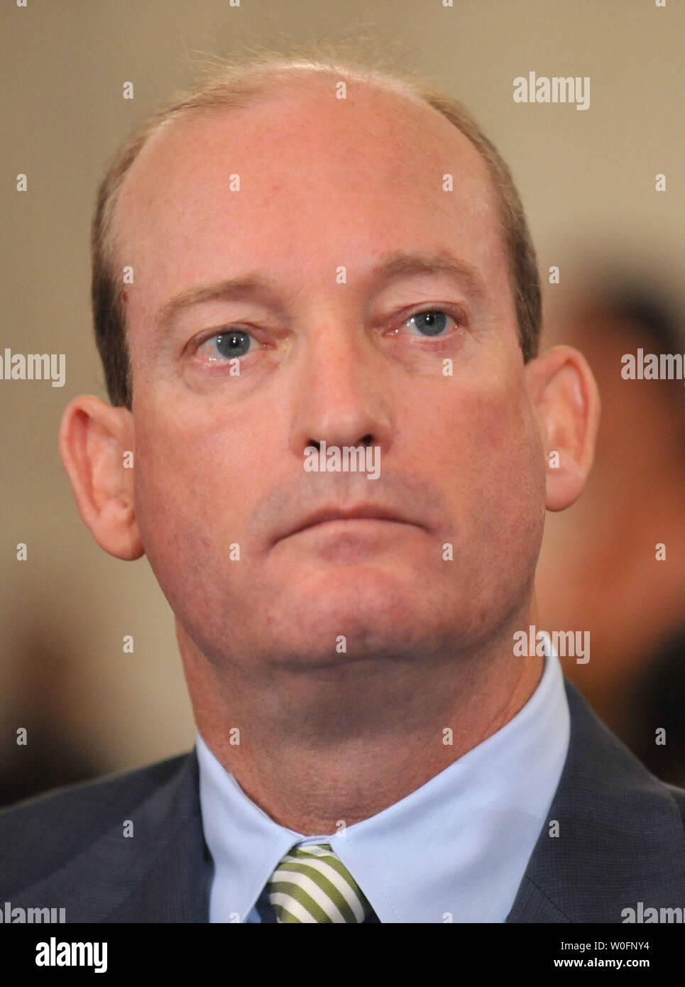 Lamar McKay, Presidente e Presidente di BP America Inc., attende per testimoniare durante un senato di energia e di risorse naturali audizione del Comitato BP Deepwater Horizon oil rig incidente nel Golfo del Messico, a Washington il 11 maggio 2010. UPI/Kevin Dietsch Foto Stock