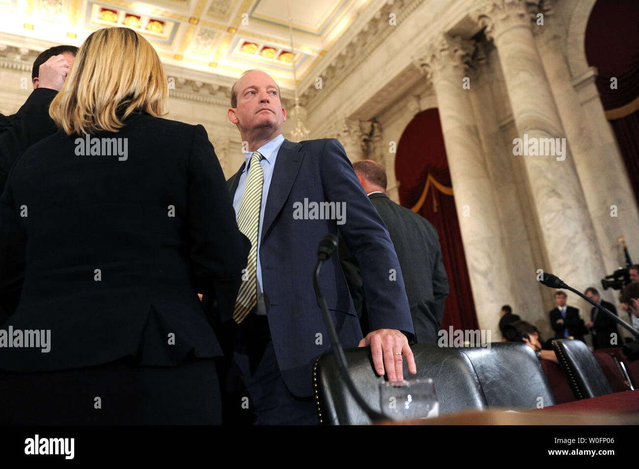 Lamar McKay, Presidente e Presidente di BP America Inc., attende per testimoniare durante un senato di energia e di risorse naturali audizione del Comitato BP Deepwater Horizon oil rig incidente nel Golfo del Messico, a Washington il 11 maggio 2010. UPI/Kevin Dietsch Foto Stock
