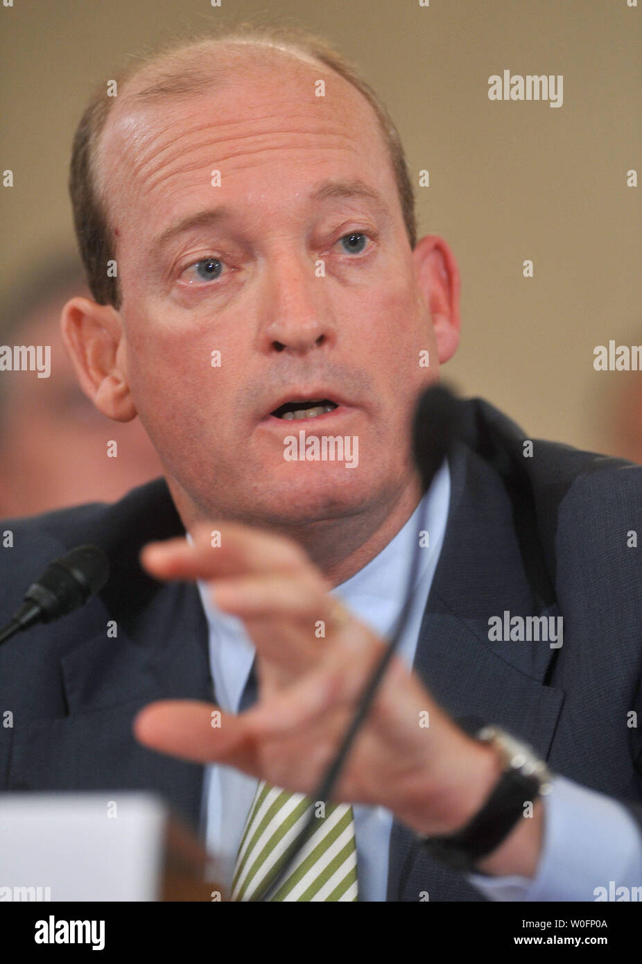 Lamar McKay, Presidente e Presidente di BP America Inc., testimonia durante un senato di energia e di risorse naturali audizione del Comitato BP Deepwater Horizon oil rig incidente nel Golfo del Messico, a Washington il 11 maggio 2010. UPI/Kevin Dietsch Foto Stock