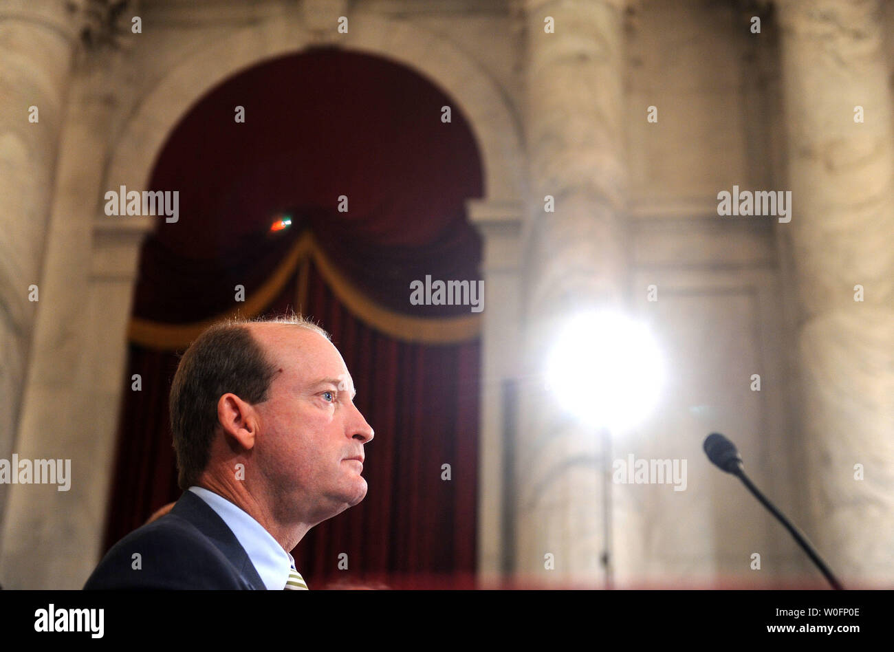 Lamar McKay, Presidente e Presidente di BP America Inc., testimonia durante un senato di energia e di risorse naturali audizione del Comitato BP Deepwater Horizon oil rig incidente nel Golfo del Messico, a Washington il 11 maggio 2010. UPI/Kevin Dietsch Foto Stock