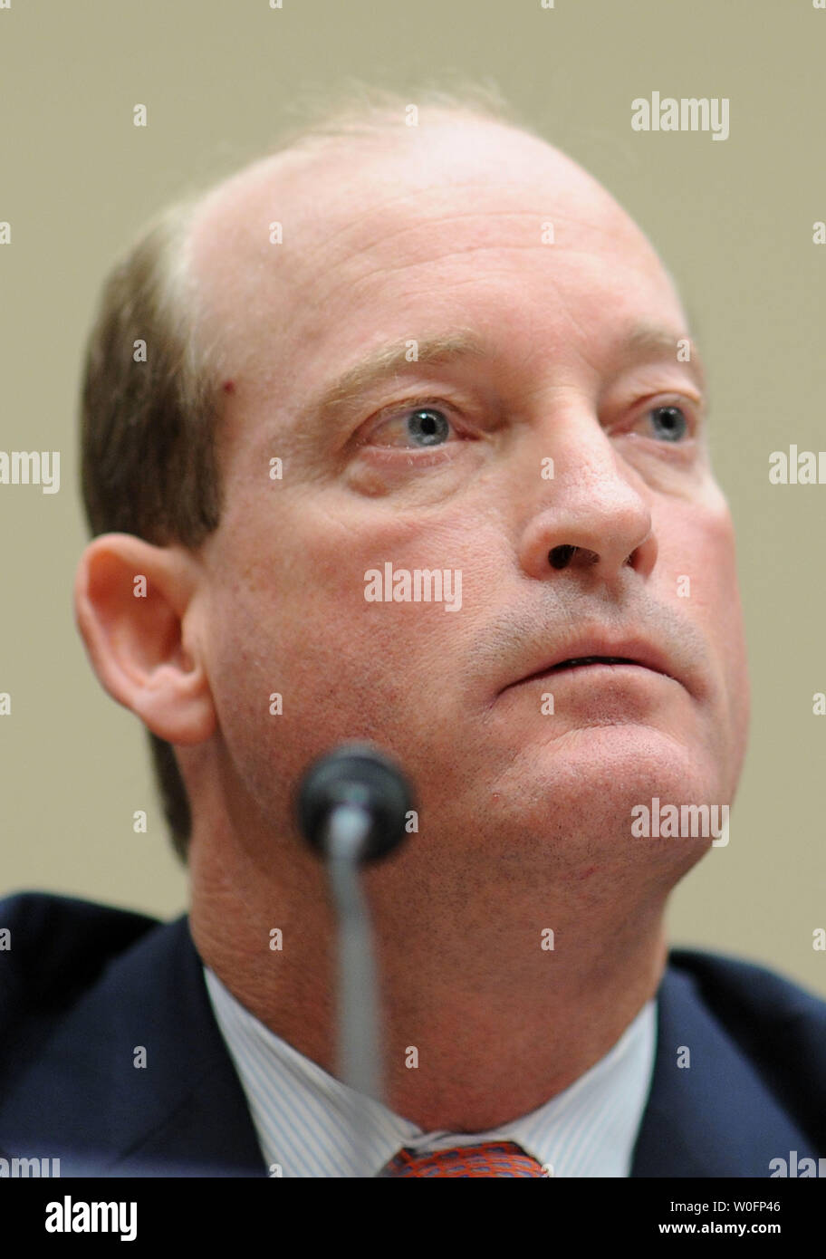 Lamar McKay, Presidente e Presidente di BP America Inc., testimonia prima di una casa energia e commercio audizione del Comitato BP Deepwater Horizon oil rig incidente nel Golfo del Messico, a Washington il 12 maggio 2010. UPI/Kevin Dietsch Foto Stock