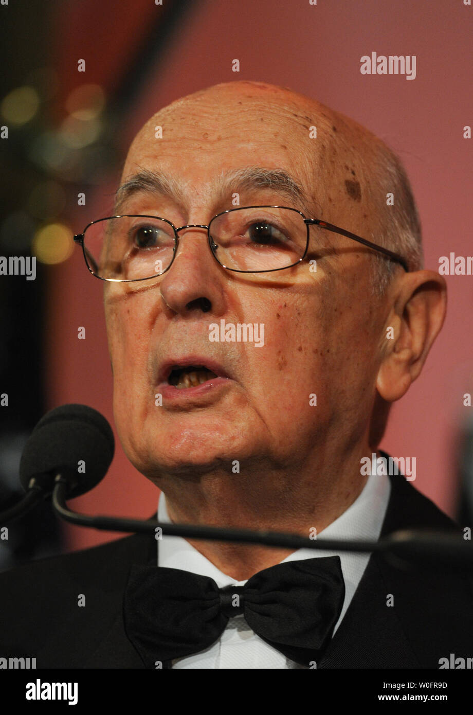 Il Presidente della Repubblica Italiana Giorgio Napolitano parla di figli di Italy Foundation 22 gala annuale a Washington il 26 maggio 2010. UPI/Alexis C. Glenn Foto Stock
