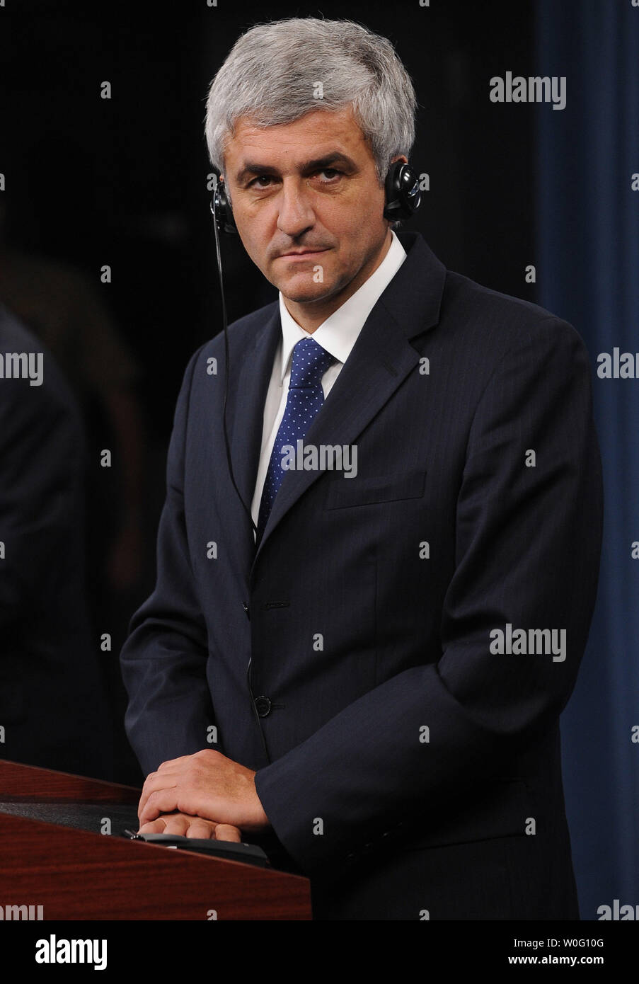 Ministro della Difesa francese Herve Morin parla ai media dopo la riunione con il Segretario alla Difesa Robert Gates al Pentagono di Arlington, Virginia, il 16 settembre 2010. UPI/Roger L. Wollenberg Foto Stock