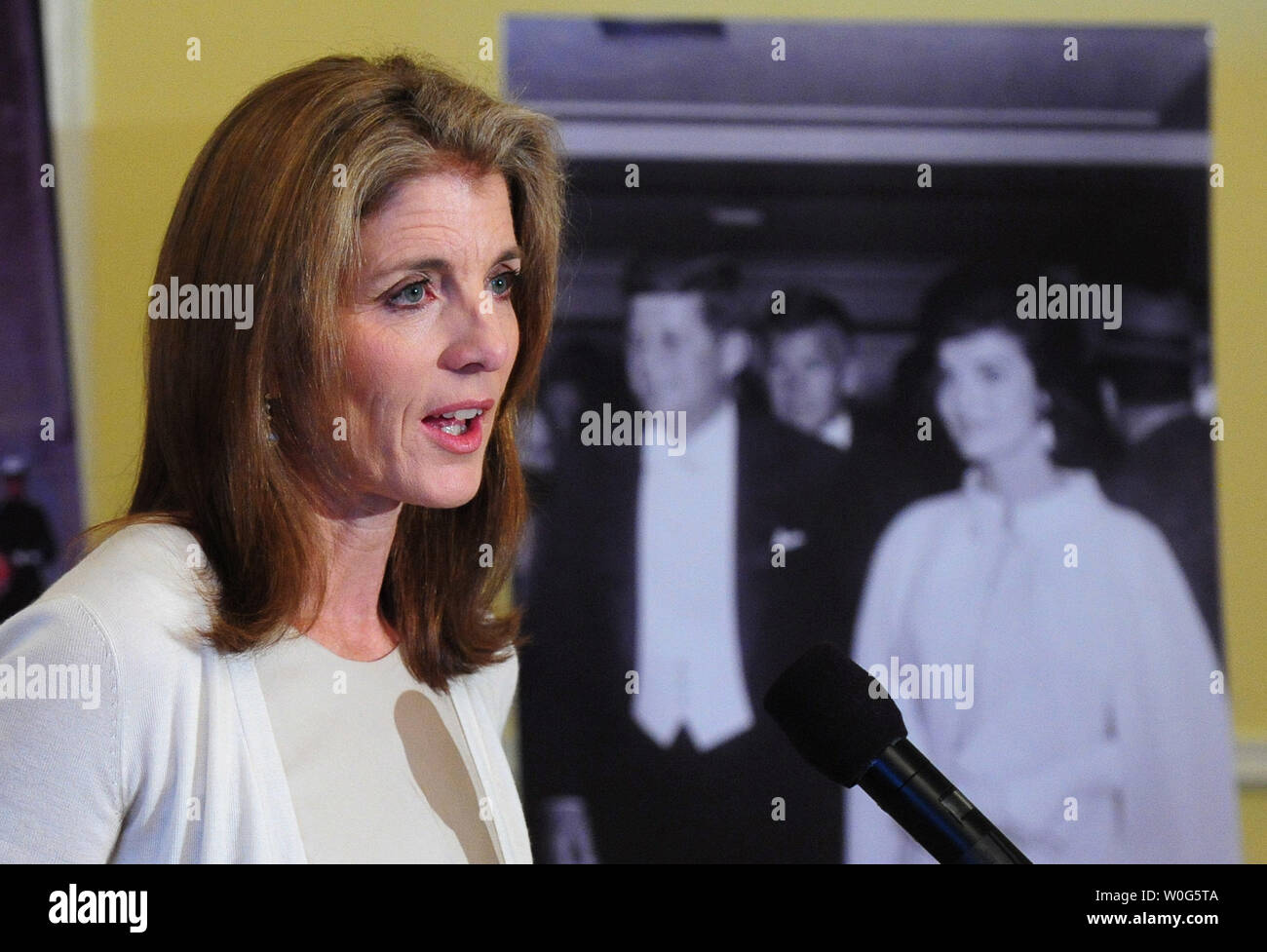 Caroline Kennedy, la figlia del Presidente John F. Kennedy, parla a un evento in cui gli archivi nazionali ha svelato la loro "l'accesso ad un lascito,' online un archivio digitale di alto interesse materiale dal Presidente John F. Kennedy e ufficiale di record personali, presso gli archivi nazionali a Washington il 13 gennaio 2011. La collezione consiste di fotografie, registrazioni audio, il parlato di bozze e altro materiale. UPI/Kevin Dietsch Foto Stock