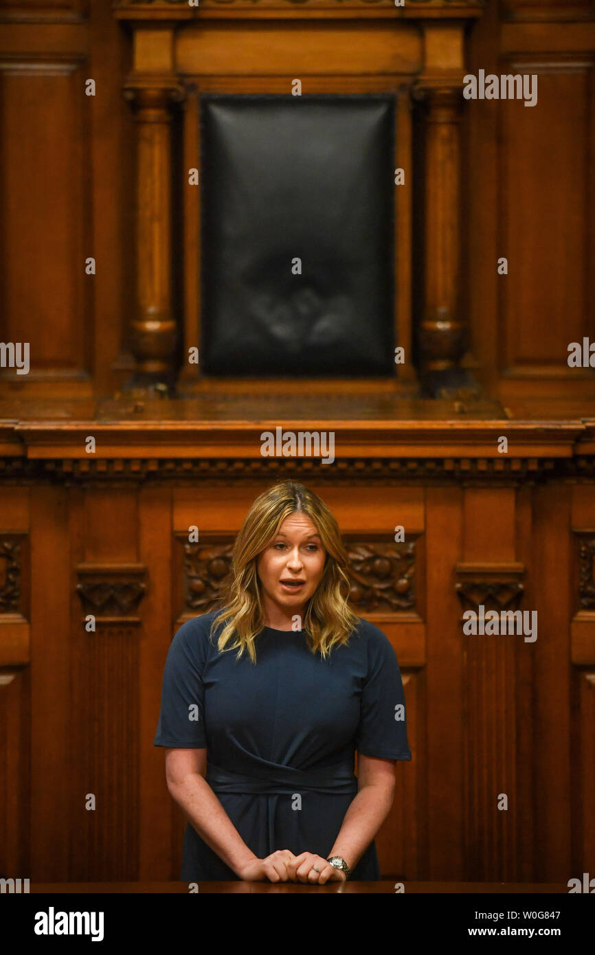 Brooke Kinsella MBE offre un discorso al centro dell'aula a Nottingham la giustizia nazionale museo, Nottingham, dove ella è oggi il lancio di un nuovo anti-crimine coltello center, insieme con gli altri membri del Ben Kinsella famiglia. Foto Stock