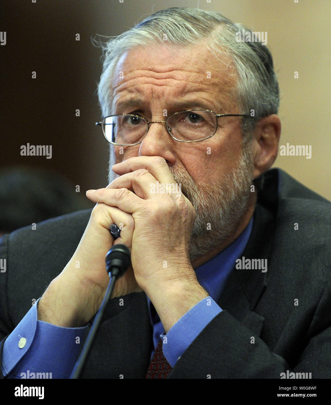 Deliberando Assistente Segretario di energia Peter Lyons dell'Ufficio dell'energia nucleare testimonia davanti al Senato di energia e di risorse naturali Comitato sui recenti avvenimenti presso la Tokyo Electric Power Company's Fukushima Daiichi reattore complessa a causa del terremoto e dello tsunami che si è verificato il 11 marzo 2011 sul Campidoglio di Washington il 29 marzo 2011. UPI/Roger L. Wollenberg Foto Stock