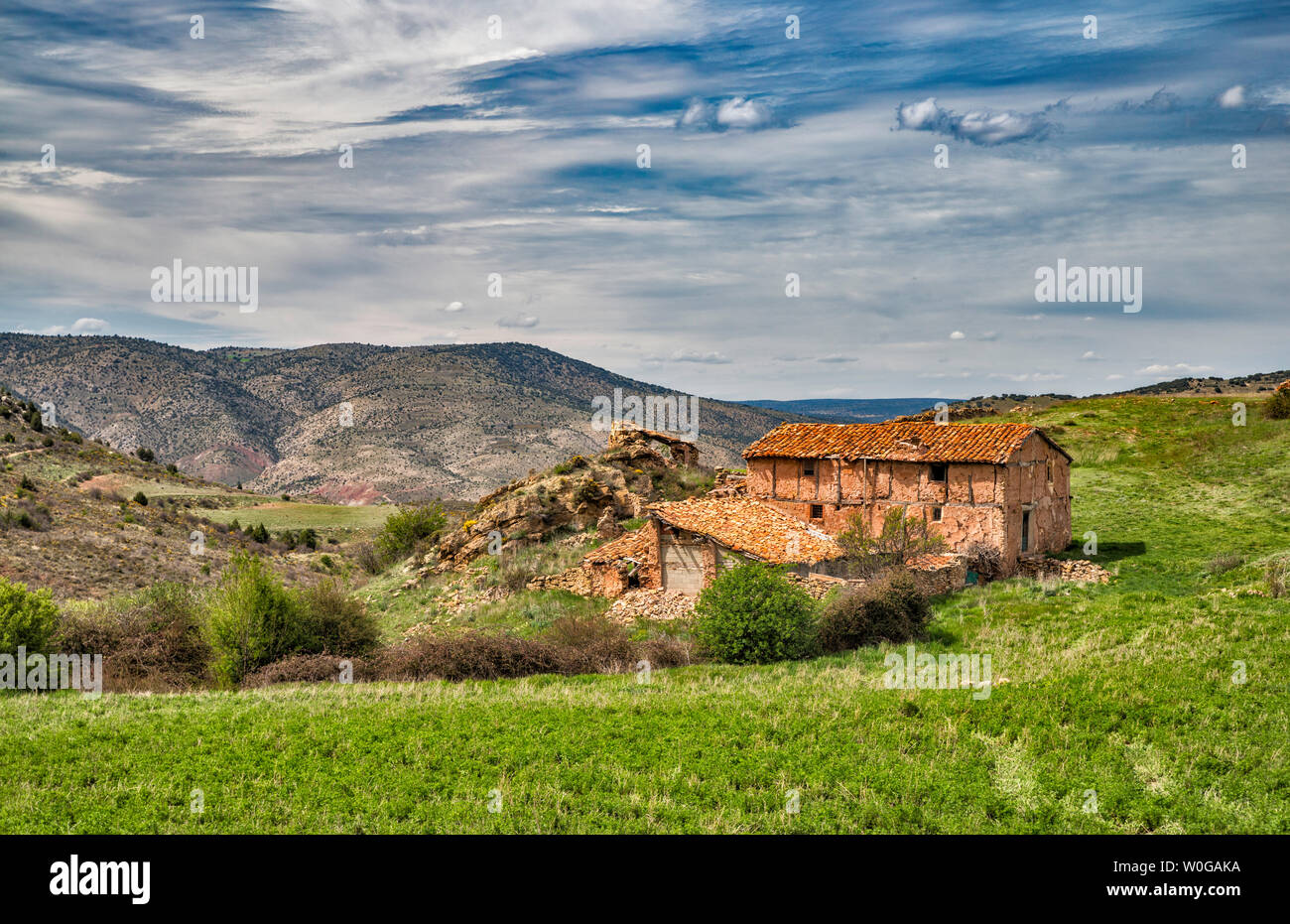 Antica fattoria di edifici in Sierra de Albarracin, vicino a Albarracin, provincia di Teruel, Aragona, Spagna Foto Stock