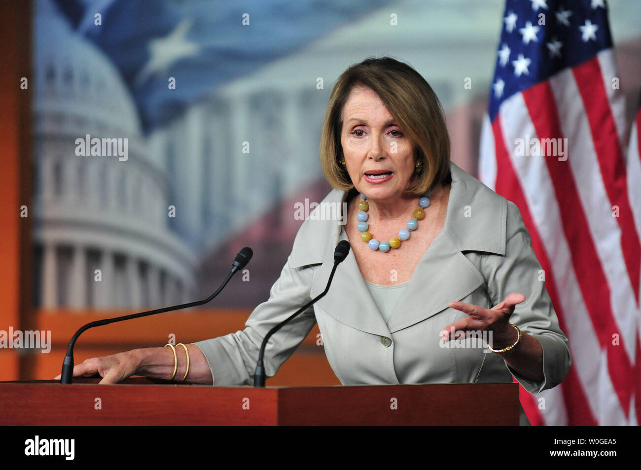 Casa leader della minoranza Nancy Pelosi (D-CA) parla nel corso di una conferenza stampa a Capitol Hill a Washington il 28 luglio 2011. UPI/Kevin Dietsch Foto Stock