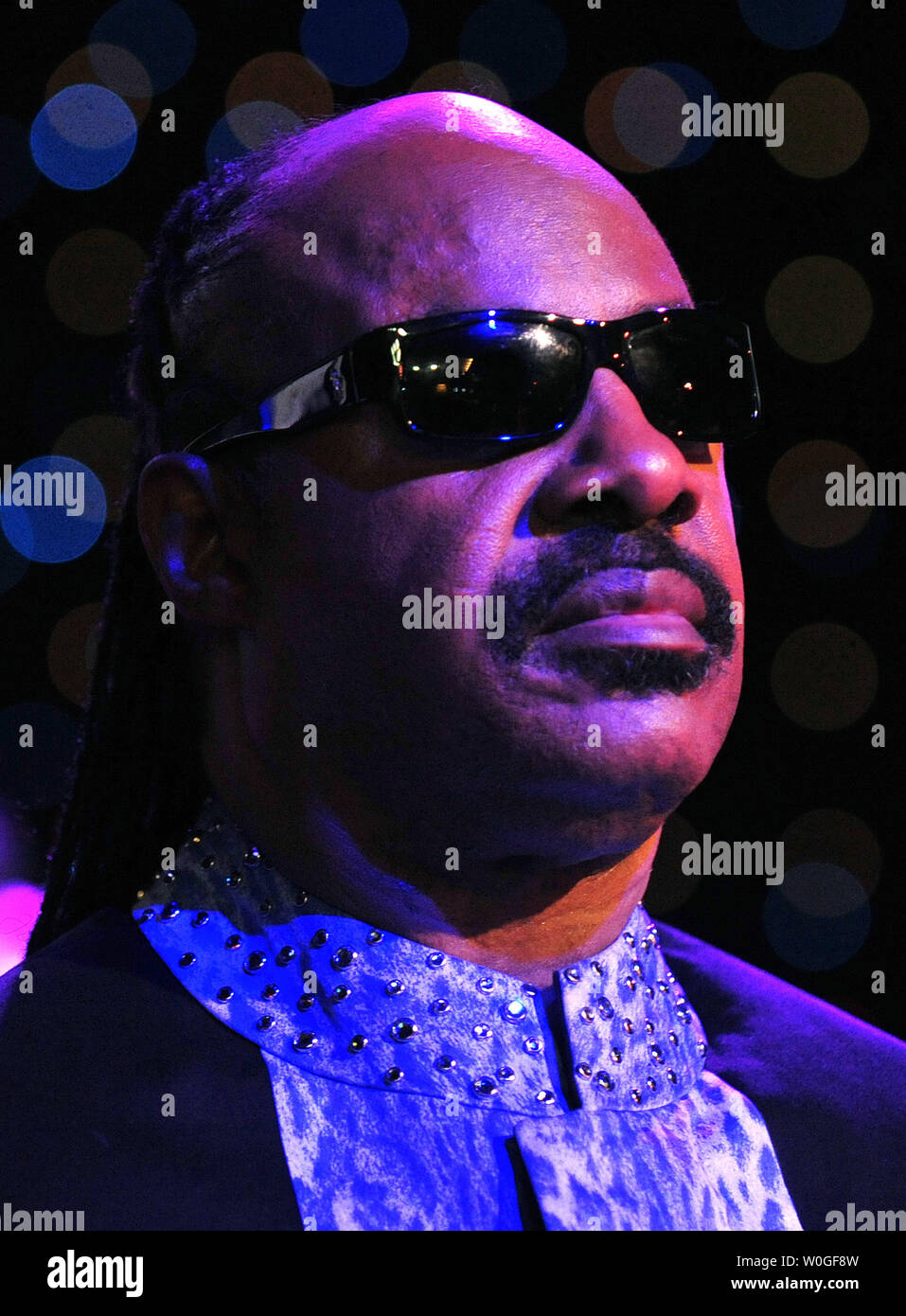 Artista di registrazione Stevie Wonder assiste onorando i leader globale per la pace gala al Washington Convention Center di Washington, il 24 agosto 2011. La gala è il calcio di inizio evento per il Martin Luther King Jr. Memorial week-end. Il memorial sarà dedicata domenica, il 48esimo anniversario del "Ho un sogno" discorso. UPI/Kevin Dietsch Foto Stock