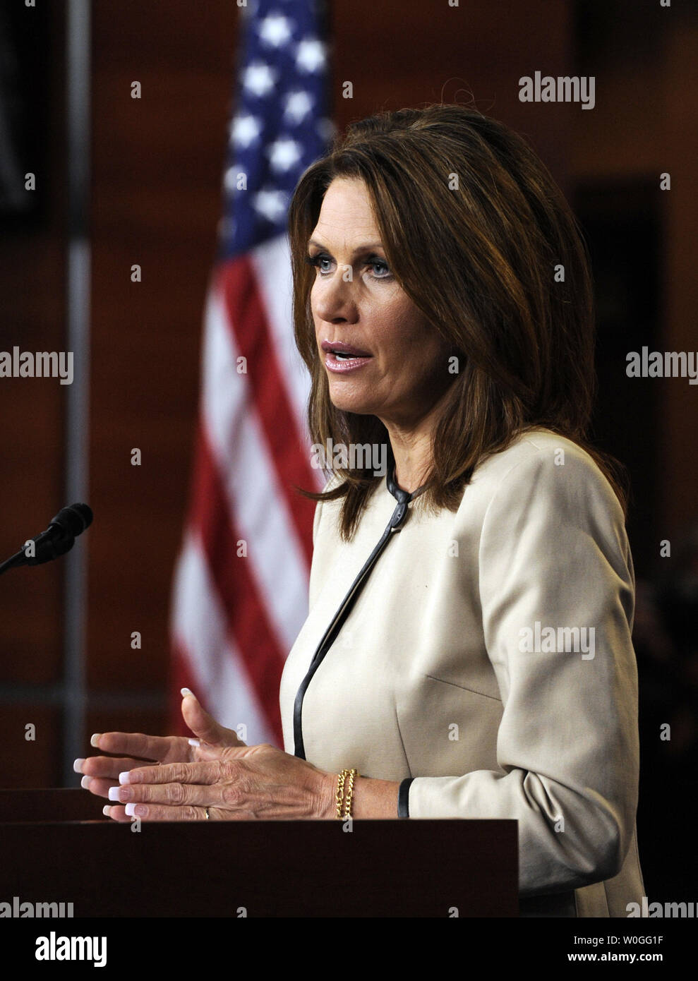 Sost. Michele Bachmann (R-MN) tiene una conferenza stampa negli Stati Uniti. Il presidente Barack Obama la creazione di posti di lavoro plan a Washington il 8 settembre 2011. UPI/Roger Wollenberg Foto Stock