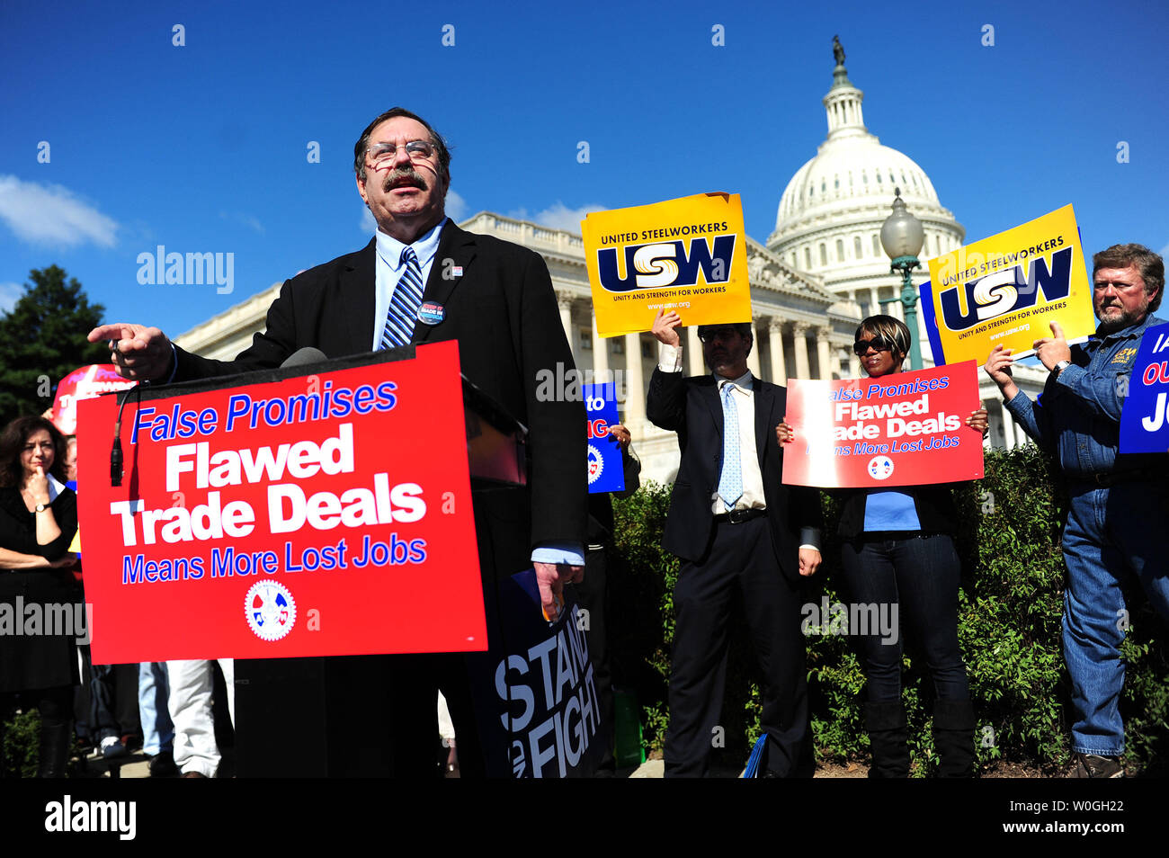 Regno di lavoratori siderurgici Presidente Leo Gerard parla in un rally lavoro contrapposte uccidendo gli accordi di libero scambio, a Washington D.C. il 4 settembre 2011. UPI/Kevin Dietsch Foto Stock