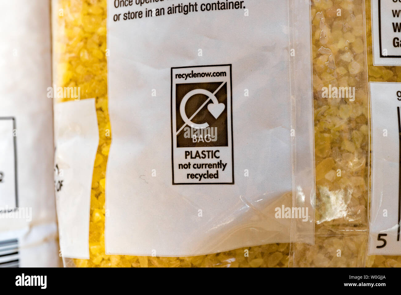 Alimenti secchi nel non riciclabile degli imballaggi in plastica. Regno Unito Foto Stock