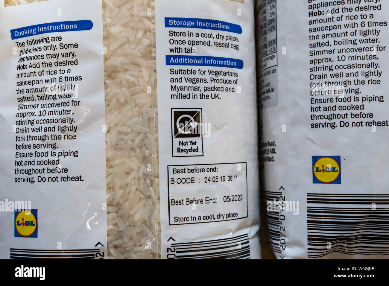 Alimenti secchi nel non riciclabile degli imballaggi in plastica. Regno Unito Foto Stock