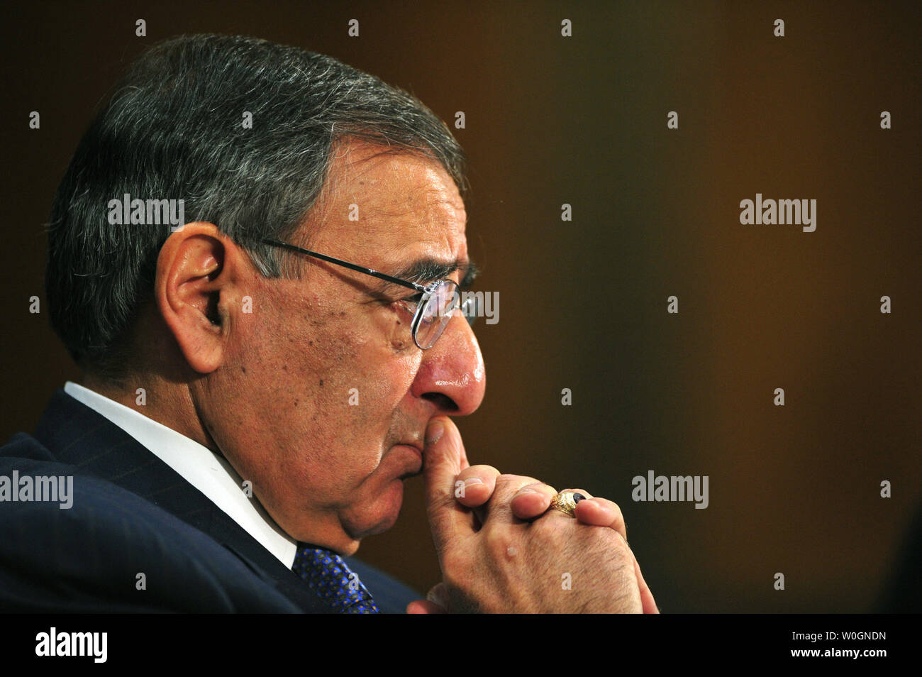 Il Segretario della Difesa Leon Panetta testimonia sul continuo disordini politici in Siria durante un Senato Comitato delle Forze Armate audizione a Washington D.C. il 7 marzo 2012. UPI/Kevin Dietsch Foto Stock