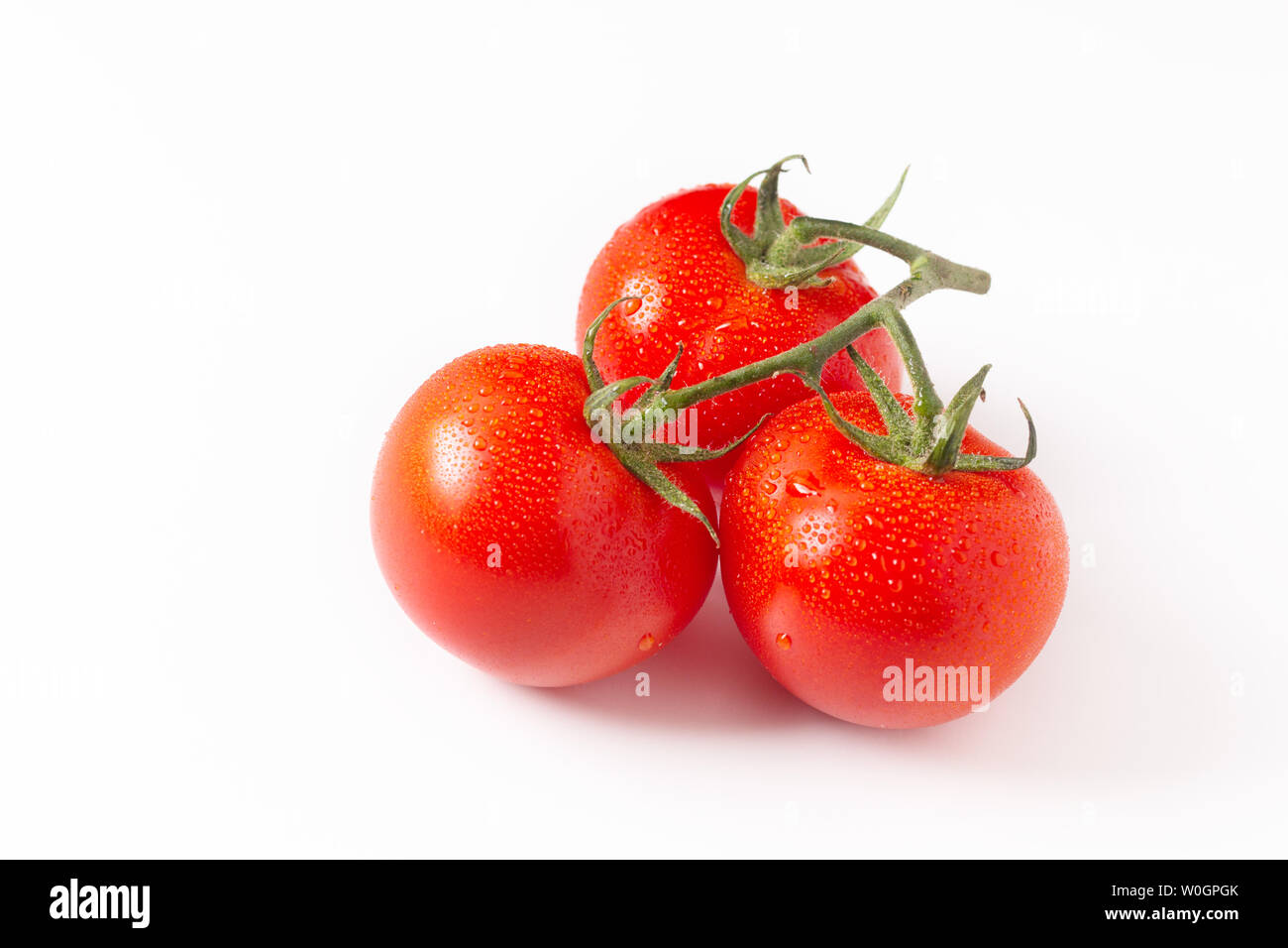 Concetto alimentare pomodori organico isolato su bianco con spazio di copia Foto Stock
