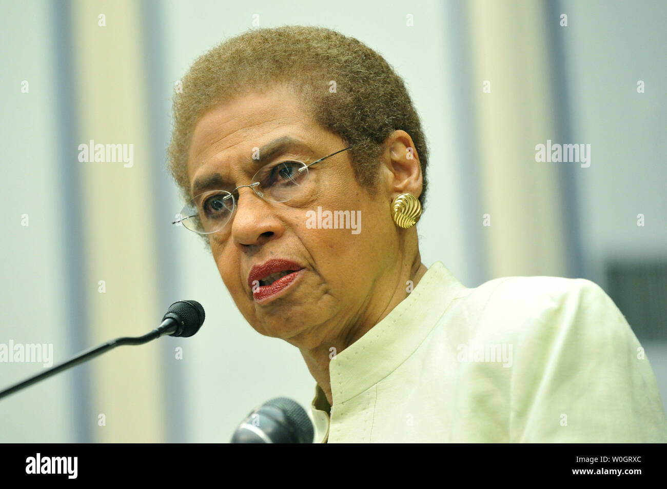Sost. Eleanor Holmes Norton (D-DC) parla contro l'House Bill H.R. 3803 e Senato S. 2103, il "Distretto di Columbia Pain-Capable Nascituro Protection Act' che renderebbe illegale per avere un aborto dopo 20 settimane a Washington D.C., sul colle del Campidoglio di Washington il 17 maggio 2012. UPI/Kevin Dietsch Foto Stock