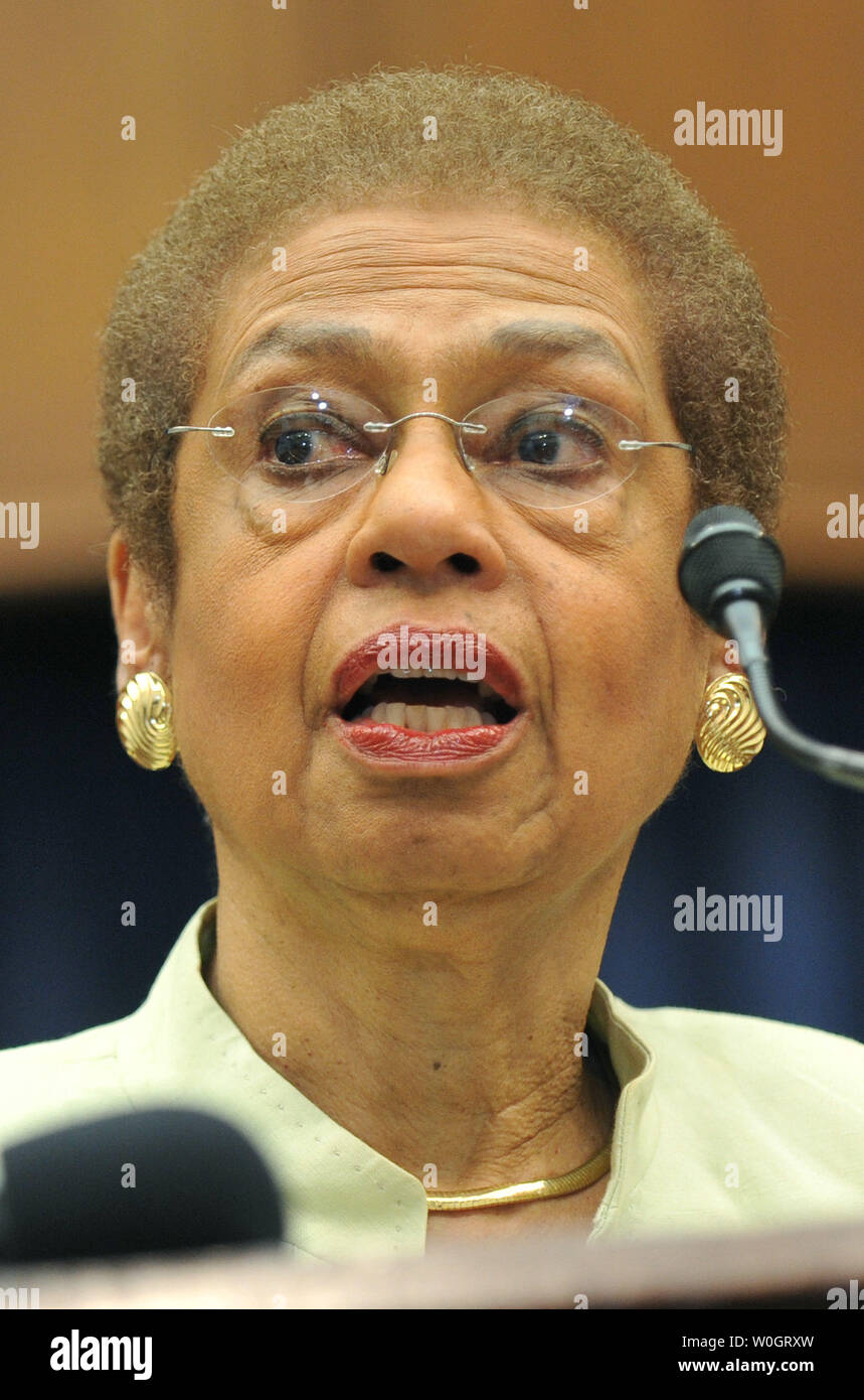 Sost. Eleanor Holmes Norton (D-DC) parla contro l'House Bill H.R. 3803 e Senato S. 2103, il "Distretto di Columbia Pain-Capable Nascituro Protection Act' che renderebbe illegale per avere un aborto dopo 20 settimane a Washington D.C., sul colle del Campidoglio di Washington il 17 maggio 2012. UPI/Kevin Dietsch Foto Stock
