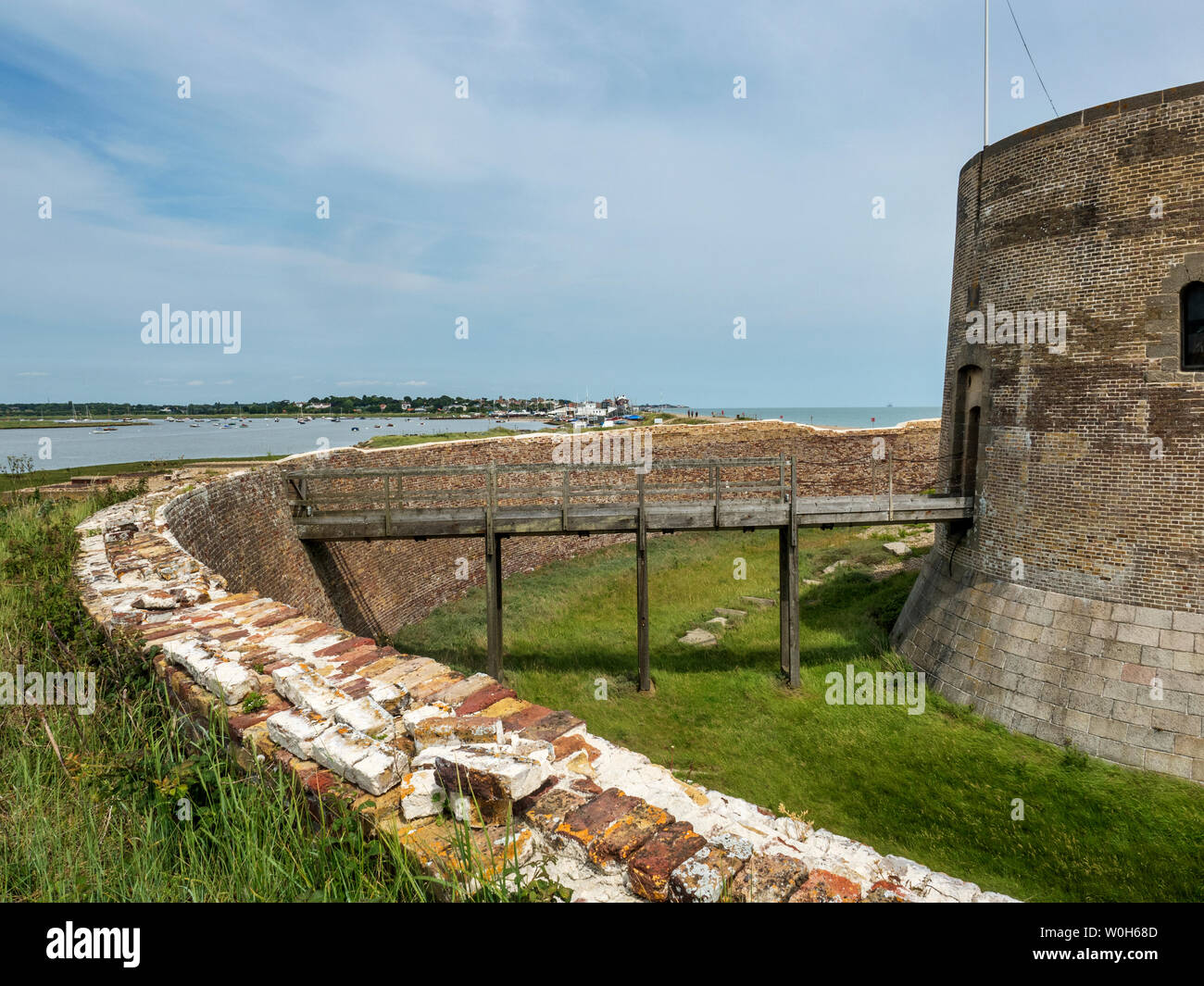 Xix secolo Martello Tower un fortino Napoleonico ora un punto di riferimento di proprietà di fiducia a Aldeburgh Suffolk in Inghilterra Foto Stock
