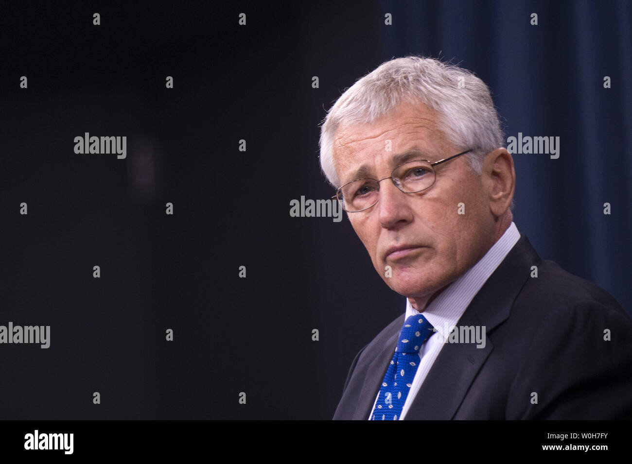 Il Segretario della Difesa Chuck Hagel parla durante un briefing con la stampa al Pentagono di Arlington, Virginia, il 18 settembre 2013. Hagel ordinando recensioni delle misure di sicurezza di difesa degli Stati Uniti strutture di tutto il mondo e recensioni di sicurezza le procedure di liquidazione. Queste recensioni provengono in scia di lunedì il Navy Yard le riprese che ha lasciato 13 morti tra cui pistolero Aaron Alexis, che era un dipartimento della difesa contraente con un nulla osta di sicurezza. UPI/Kevin Dietsch Foto Stock