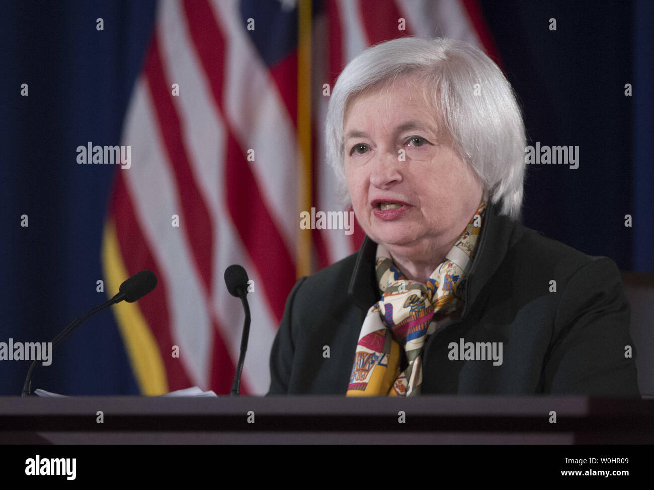 Federal Reserve Board Presidentessa Janet Yellen tiene una conferenza stampa a seguito di una Federal Open Market Committee incontro a Washington D.C. il 18 marzo 2015. Yellen ha annunciato che i tassi di interesse dovrebbero rimanere vicino a registrare i minimi almeno fino a giugno. Foto di Kevin Dietsch/UPI Foto Stock