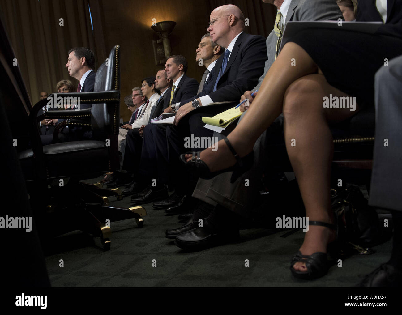 Direttore dell'FBI James Comey testimonia durante un Senato Comitato Giudiziario audizione su "Andando Dark: cifratura, la tecnologia e l'equilibrio tra la pubblica sicurezza e privacy,' sulla Capitol Hill a Washington D.C. il 8 luglio 2015. Foto di Kevin Dietsch/UPI Foto Stock
