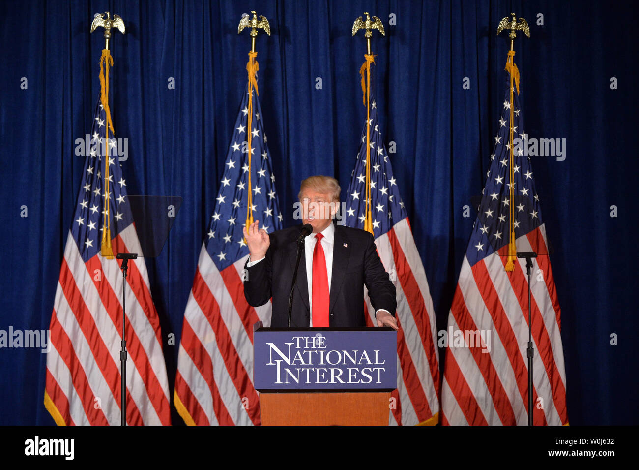 Candidato presidenziale repubblicano Donald Trump offre un indirizzo che delinea la sua politica estera agenda, a Washington D.C. il 27 aprile 2016. Foto di Kevin Dietsch/UPI Foto Stock