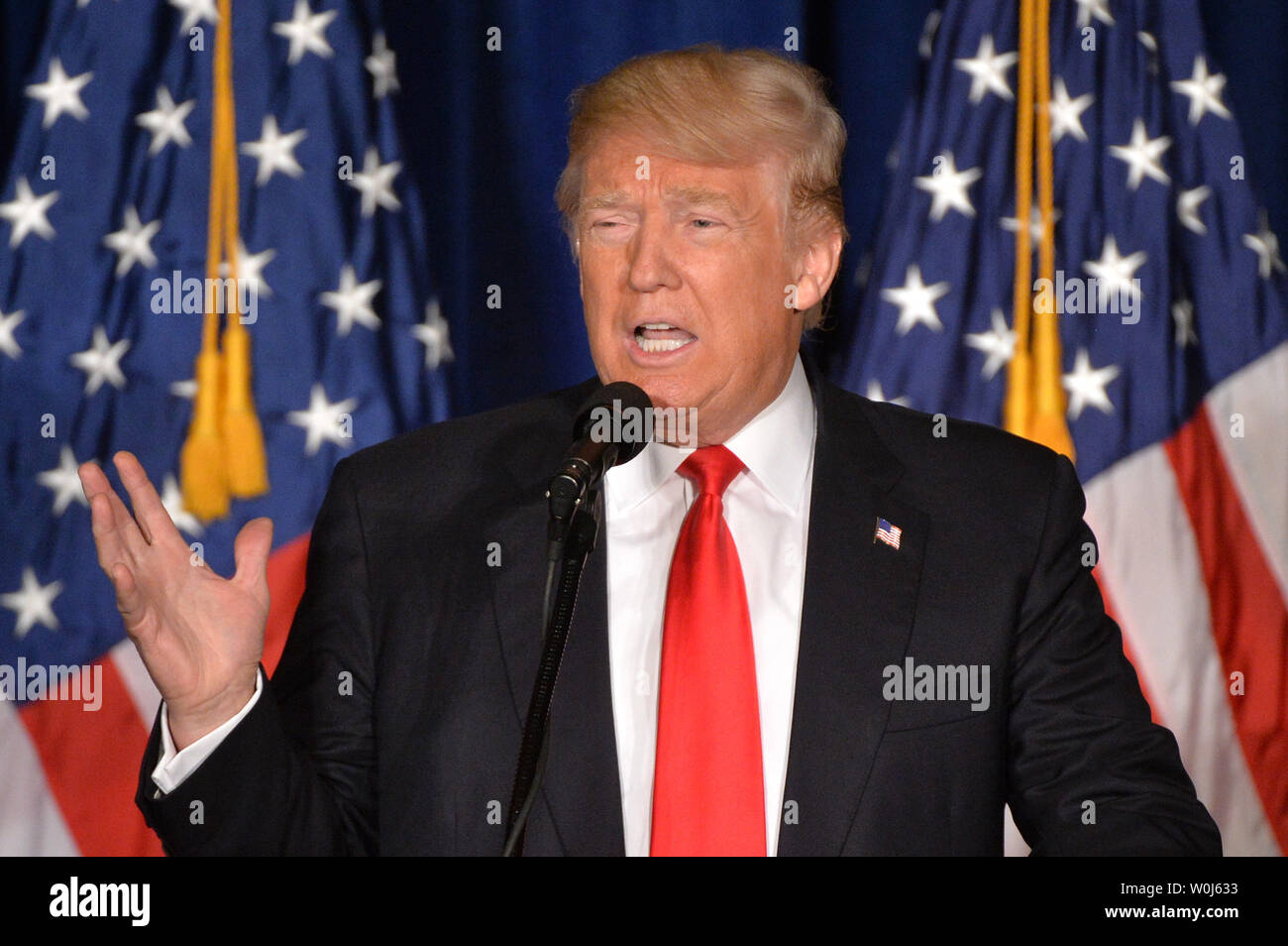 Candidato presidenziale repubblicano Donald Trump offre un indirizzo che delinea la sua politica estera agenda, a Washington D.C. il 27 aprile 2016. Foto di Kevin Dietsch/UPI Foto Stock
