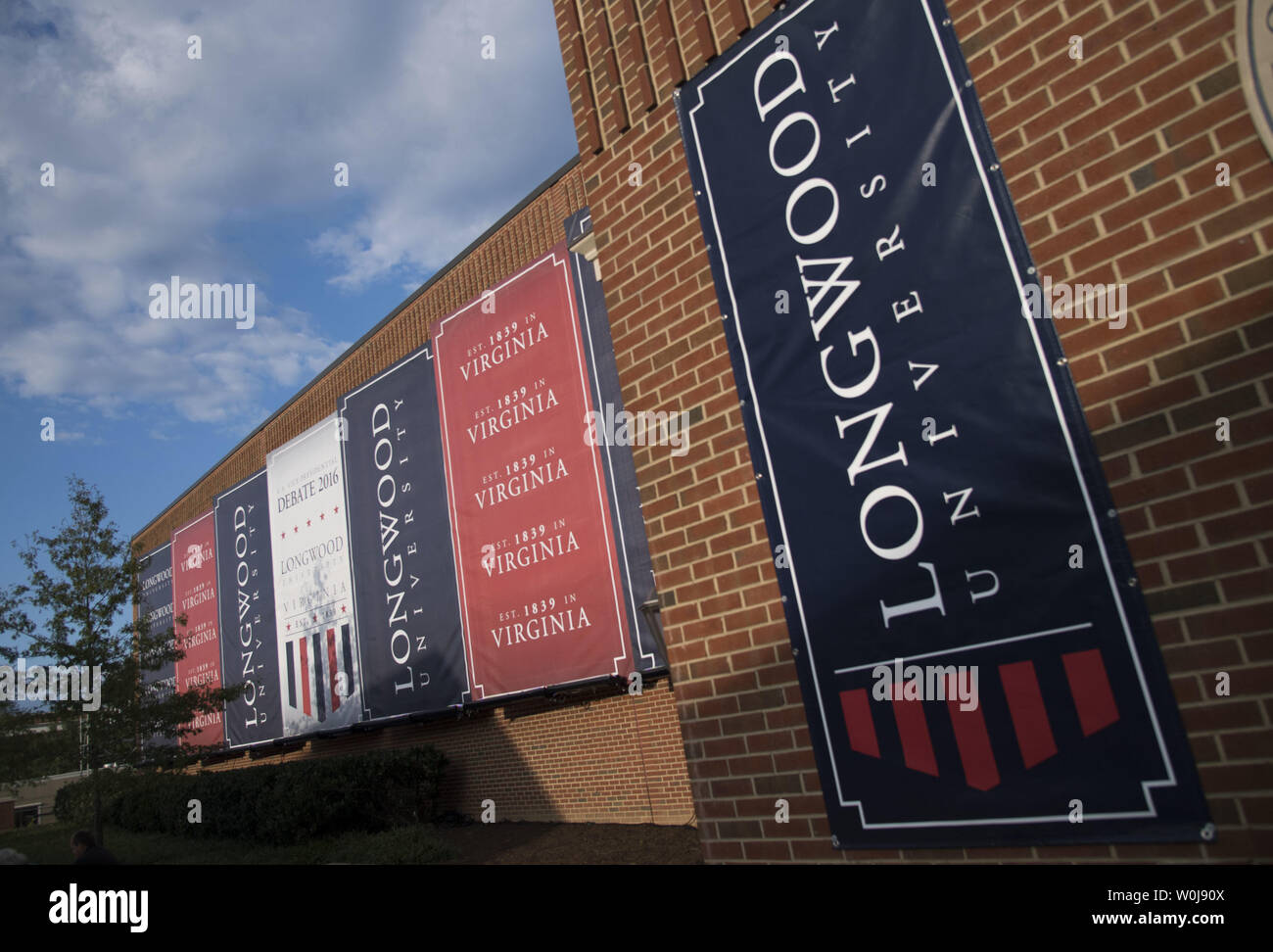 La parte esterna del dibattito hall a domani, Vice dibattito presidenziale democratica tra vice candidato presidenziale Sen. Tim Kaine (D-VA) e repubblicano vice candidato presidenziale Gov. Mike pence (R-IA) è visto a Longwood University in FarmVille, Virginia il 3 ottobre 2016. Foto di Kevin Dietsch/UPI Foto Stock