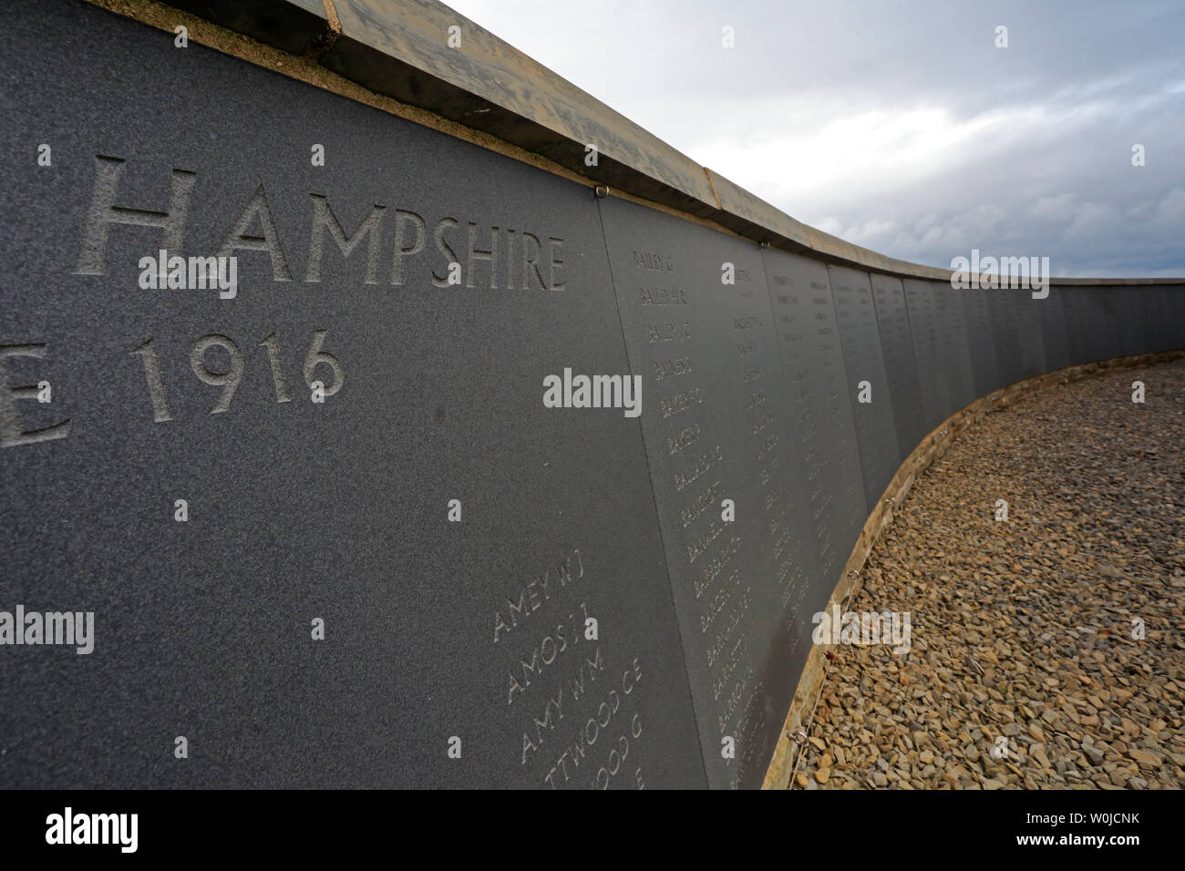 HMS Hampshire parete commemorativa a testa Marwick terraferma Isole Orcadi Scozia Scotland Foto Stock