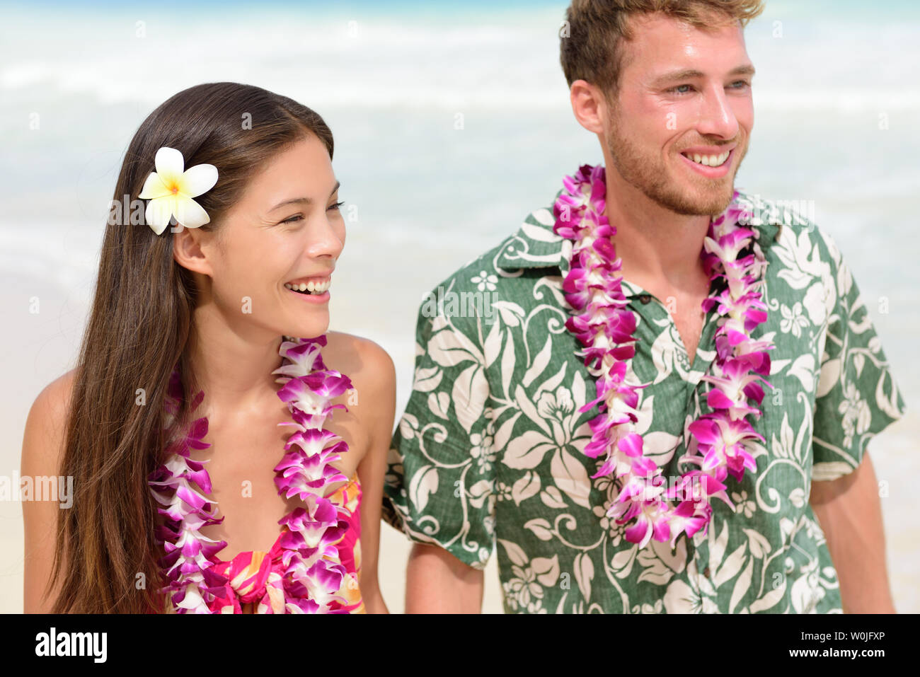 Hawaiian Man At Luau Immagini e Fotos Stock - Alamy