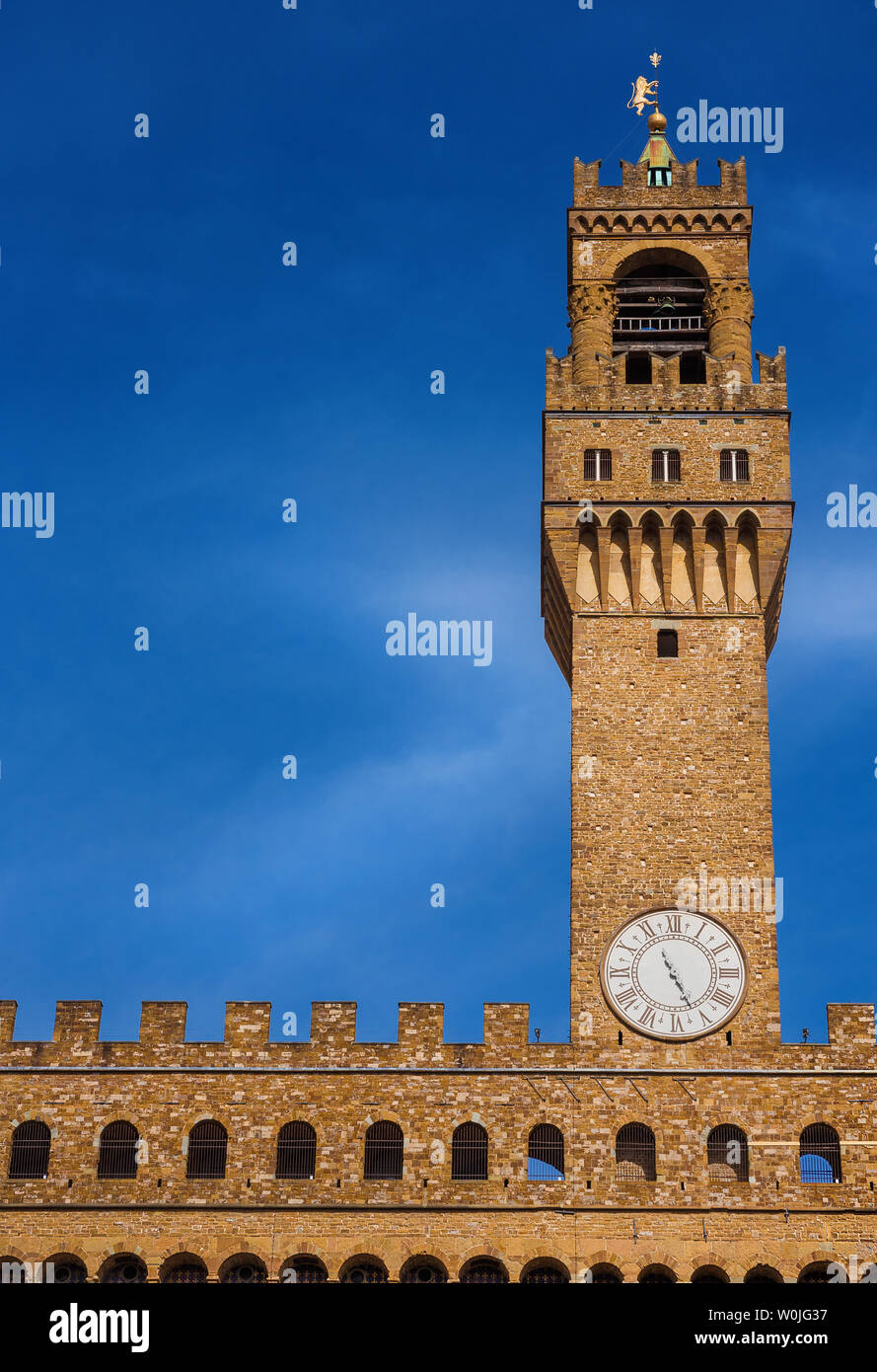 Palazzo Vecchio, la bellissima Firenze town hall eretta nel XIV secolo ed è stato progettato dal famoso architetto medievale Arnolfo di C Foto Stock