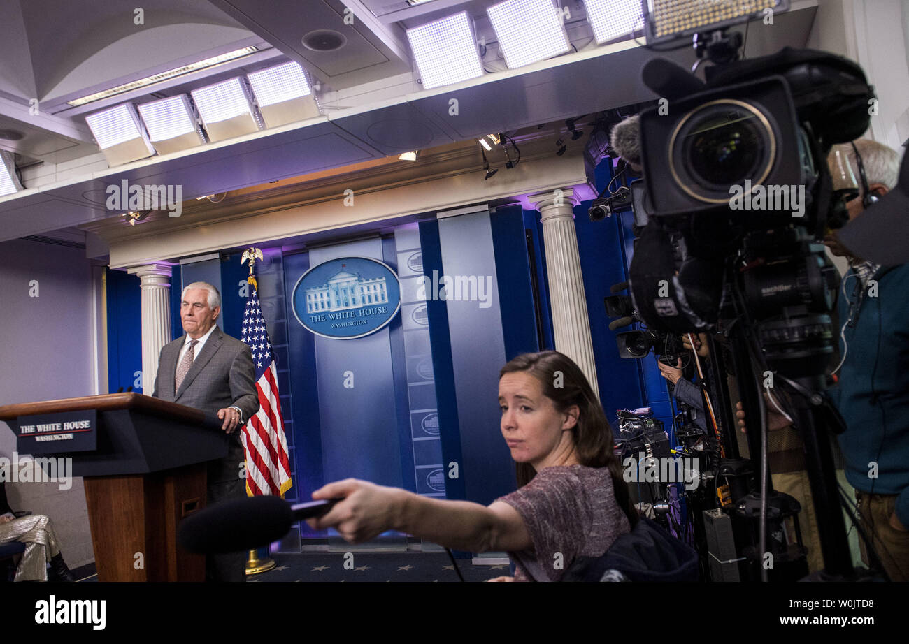 Il segretario di Stato Rex Tillerson parla di Trump decisione dell'amministrazione redesignate alla Corea del Nord come uno stato sponsor del terrorismo, al Daily Briefing con la stampa alla Casa Bianca il 20 novembre 2017 a Washington D.C. Foto di Kevin Dietsch/UPI Foto Stock