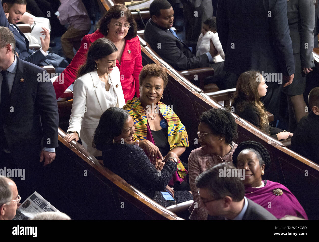 Congressista sedersi insieme prima dell'inizio del Congresso 116, presso l'U.S. Capitol Building a Washington D.C. il 3 gennaio 2019. Foto di Kevin Dietsch/UPI Foto Stock