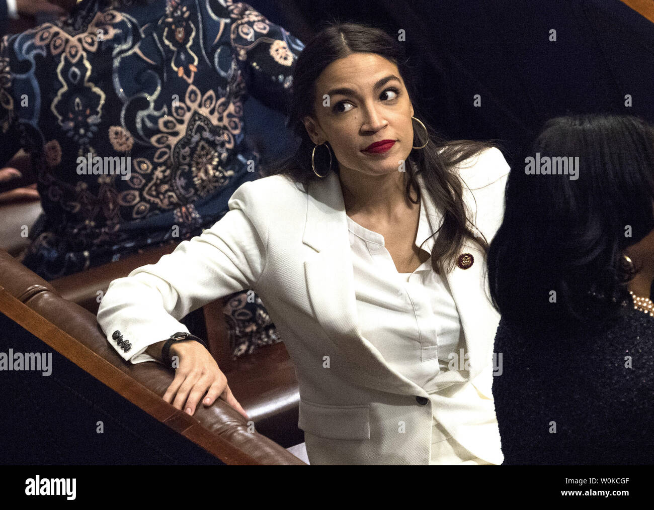 Sost. Alessandria Ocasio-Cortez, D-NY, è visto sul pavimento della casa prima di cominciare la 116Congresso, presso l'U.S. Capitol Building a Washington D.C. il 3 gennaio 2019. Foto di Kevin Dietsch/UPI Foto Stock