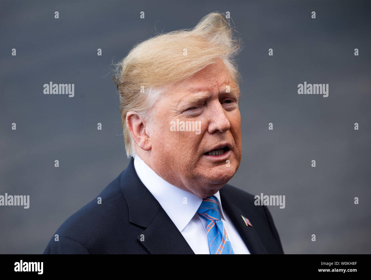 Presidente Donald Trump parla ai media come egli si diparte la Casa Bianca per una gita di un giorno a Louisiana, il 14 maggio 2019 a Washington D.C. Foto di Kevin Dietsch/UPI Foto Stock