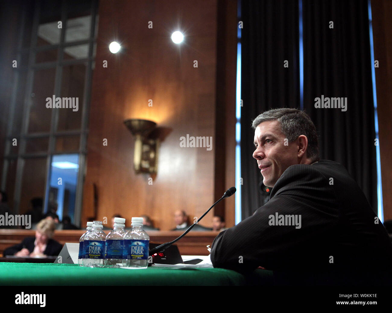 Segretario dell Educazione nominee Arne Duncan testimonia a sua conferma audizione davanti al Senato salute e istruzione commissione sul Campidoglio di Washington il 13 gennaio 2009. (UPI foto/David Brody) Foto Stock