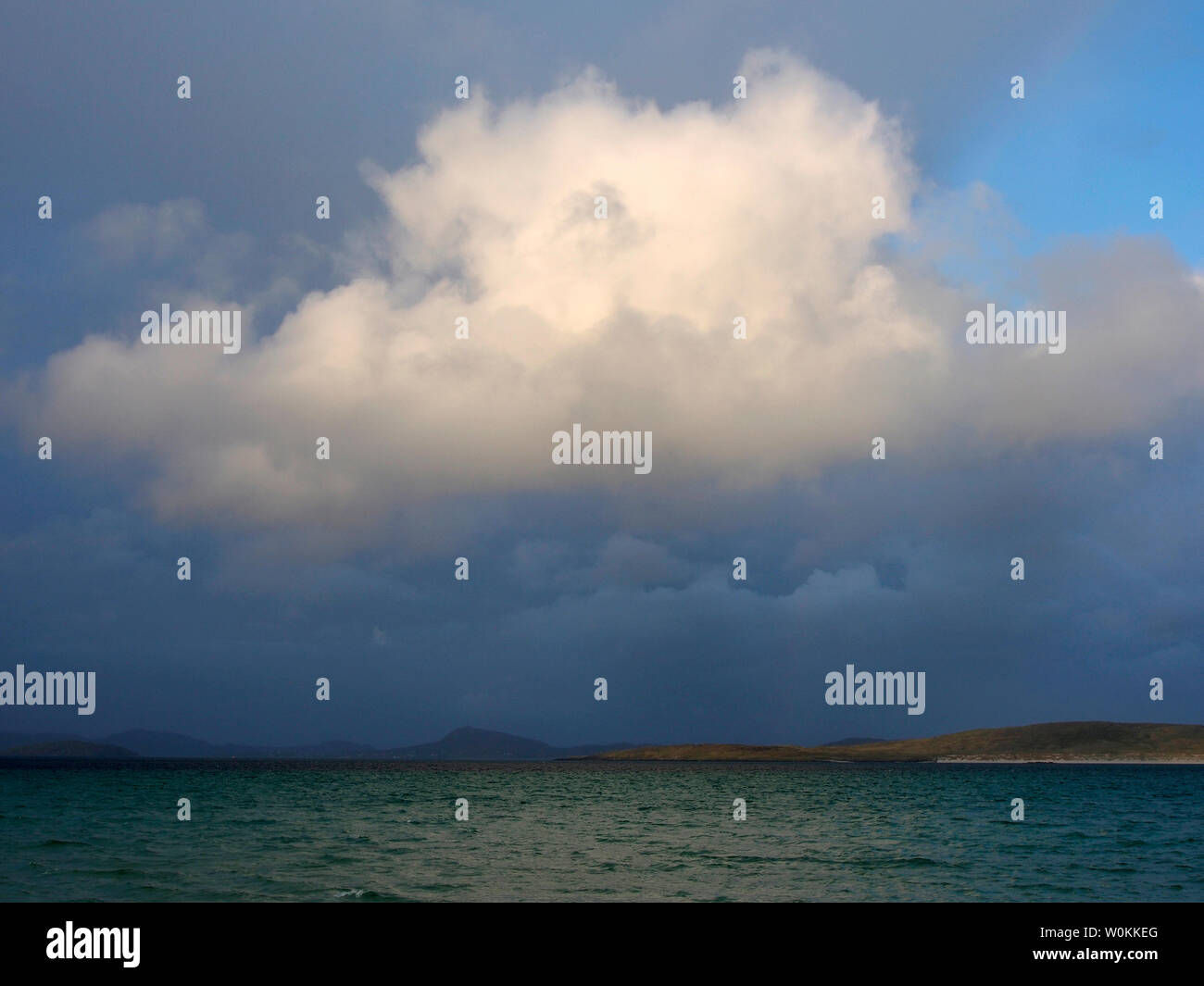 Sera nuvole, suono di Harris dal nord della barra Foto Stock