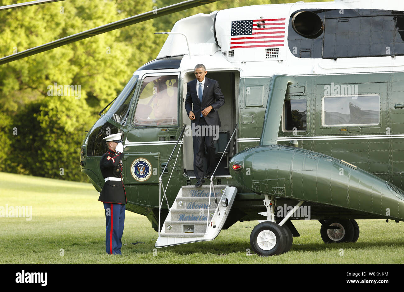 Stati Uniti Il presidente Barack Obama ritorna alla Casa Bianca a Washington da Camp David a Maggio 14, 2015 dopo il suo incontro con il Consiglio di cooperazione del Golfo i leader e le delegazioni. UPI/Yuri Gripas. Foto Stock