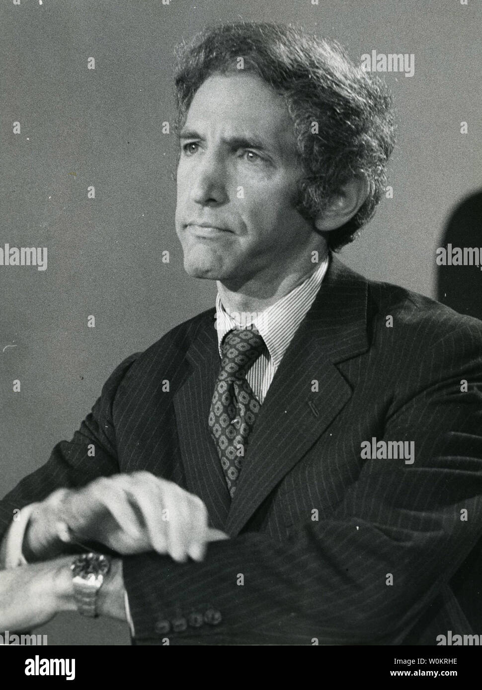 Quaranta anni dopo il New York Times ha pubblicato il Pentagono carte la versione completa è stata rilasciata il 13 giugno 2011 dagli Archivi nazionali. Daniel Ellsberg, raffigurata qui al Senato audizione del Watergate in questo file UPI foto, era responsabile della fuga di documenti per la stampa. Le Carte del Pentagono ha rivelato gravi problemi con la somministrazione della guerra del Vietnam da varie amministrazioni. Il presidente Richard Nixon ha cercato di sopprimere la relazione, ma la Corte Suprema ha sentenziato in favore della pressa. UPI/file Foto Stock