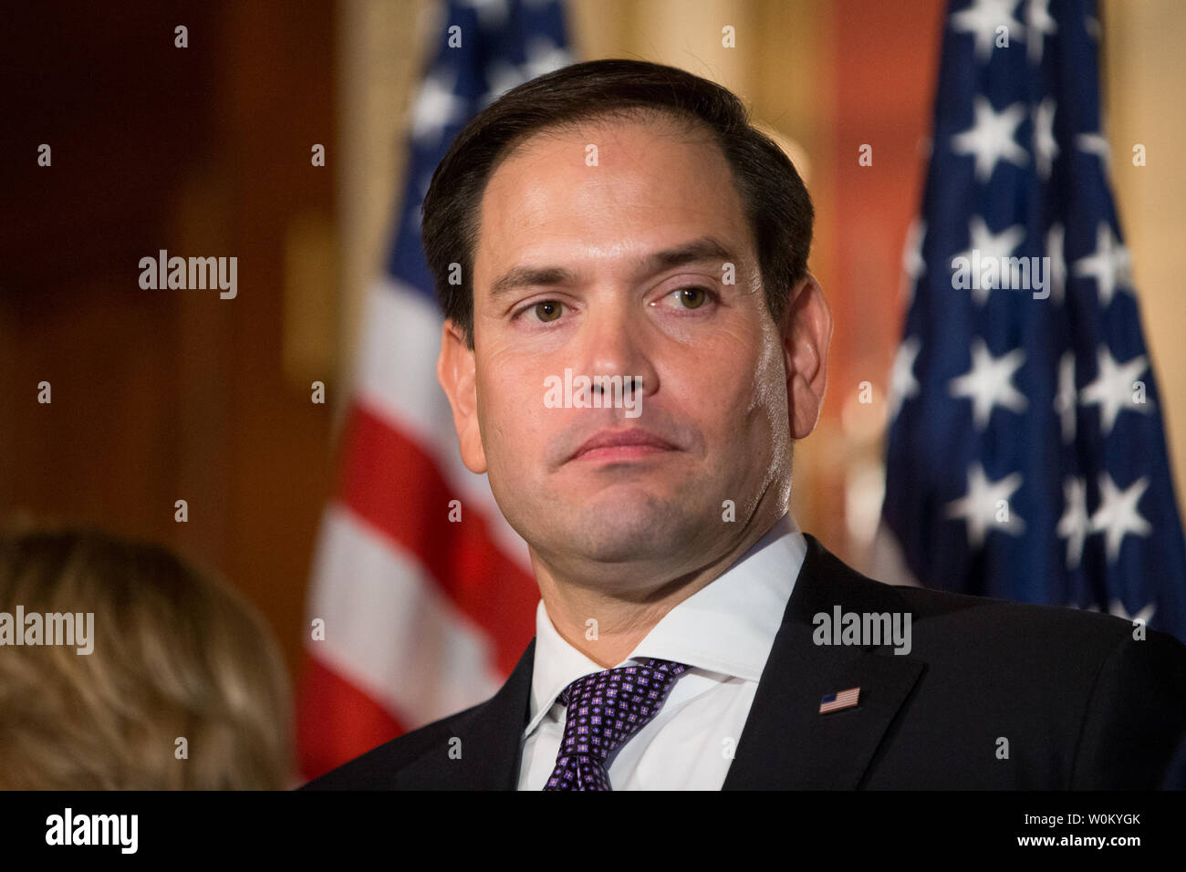 Il senatore Marco Rubio (R-Fla.) parla nel corso di una conferenza stampa con Ivanka Trump e repubblicano membri della Camera e del Senato circa l importanza di aumentare il Child Tax Credit al Campidoglio di Washington il 25 ottobre 2017. Il Child Tax Credit fornisce attualmente un credito di fino a $1.000 su dichiarazioni fiscali per ogni bambino al di sotto dei 17 anni in una famiglia. Foto di Erin Schaff/UPI Foto Stock