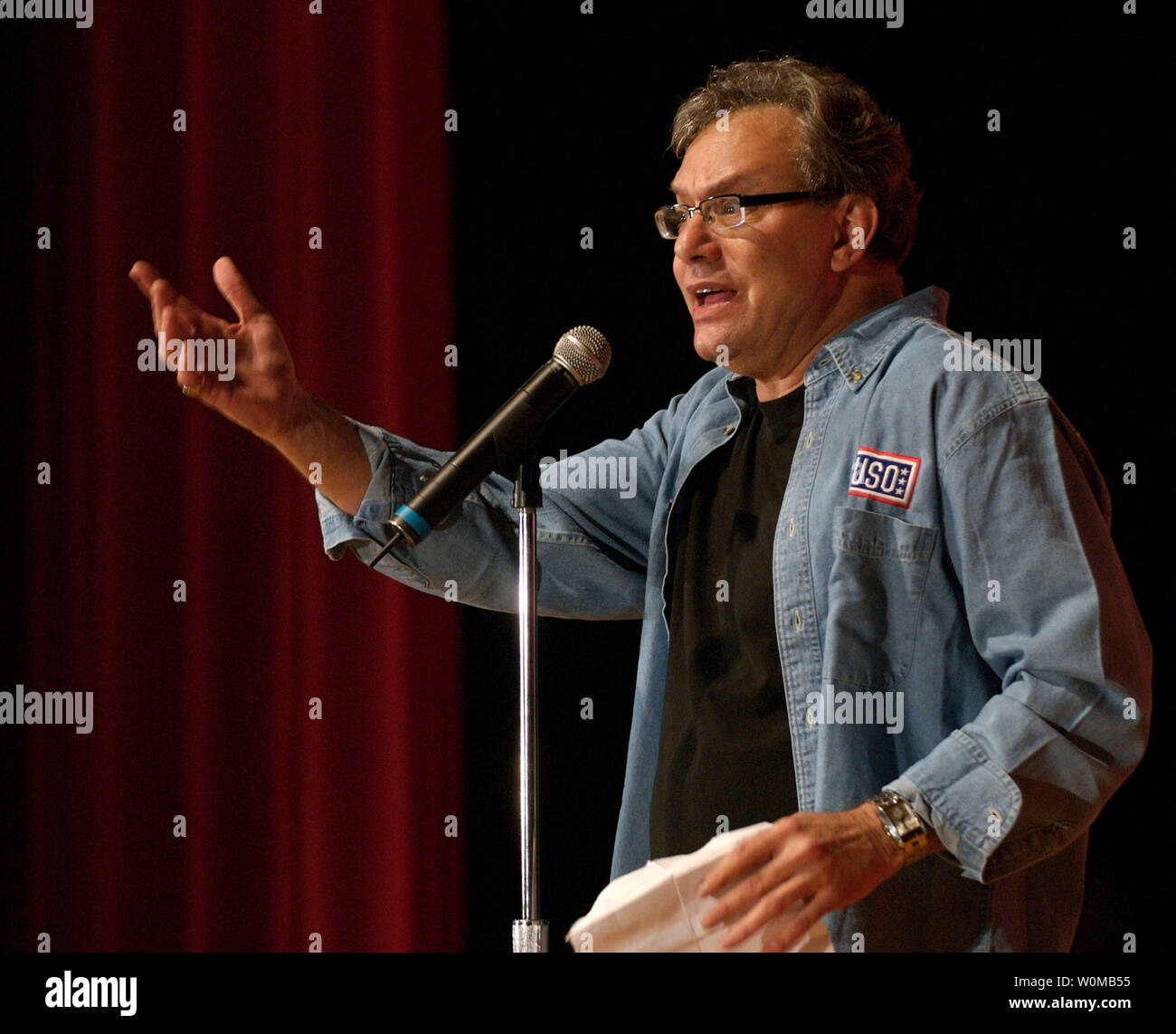 Il comico di Lewis esegue nero per le truppe su OSU Tour presso la Marine Corps Air Station Miramar di San Diego, in California, il 15 agosto 2007. (UPI foto/Dave Gatley/OSU) Foto Stock