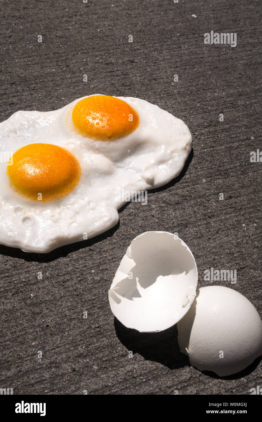 L'espressione "è abbastanza caldo per friggere uova su un marciapiede' è usato durante una ondata di caldo, STATI UNITI D'AMERICA Foto Stock