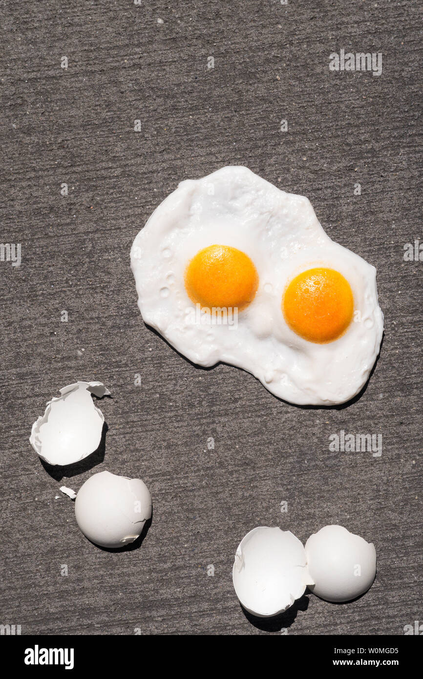 L'espressione "è abbastanza caldo per friggere uova su un marciapiede' è usato durante una ondata di caldo, STATI UNITI D'AMERICA Foto Stock