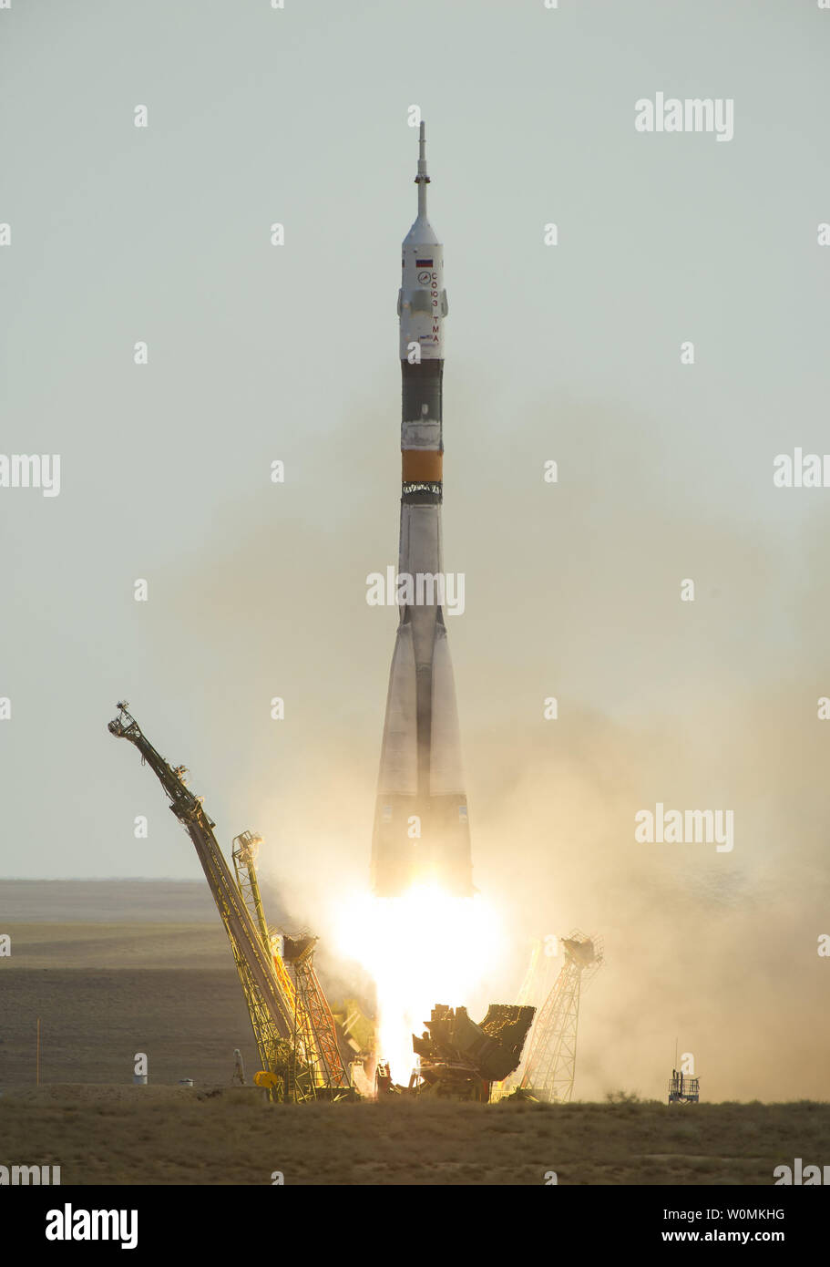 Il Soyuz TMA-05M lanci di razzi dal cosmodromo di Baikonur in Kazakistan il 15 luglio 2012 portando Expedition 32 Soyuz Commander Yuri Malenchenko, NASA tecnico di volo Sunita Williams e JAXA (Japan Aerospace Exploration Agency) tecnico di volo Akihiko Hoshide alla Stazione spaziale internazionale. UPI//Carla Cioffi/NASA Foto Stock