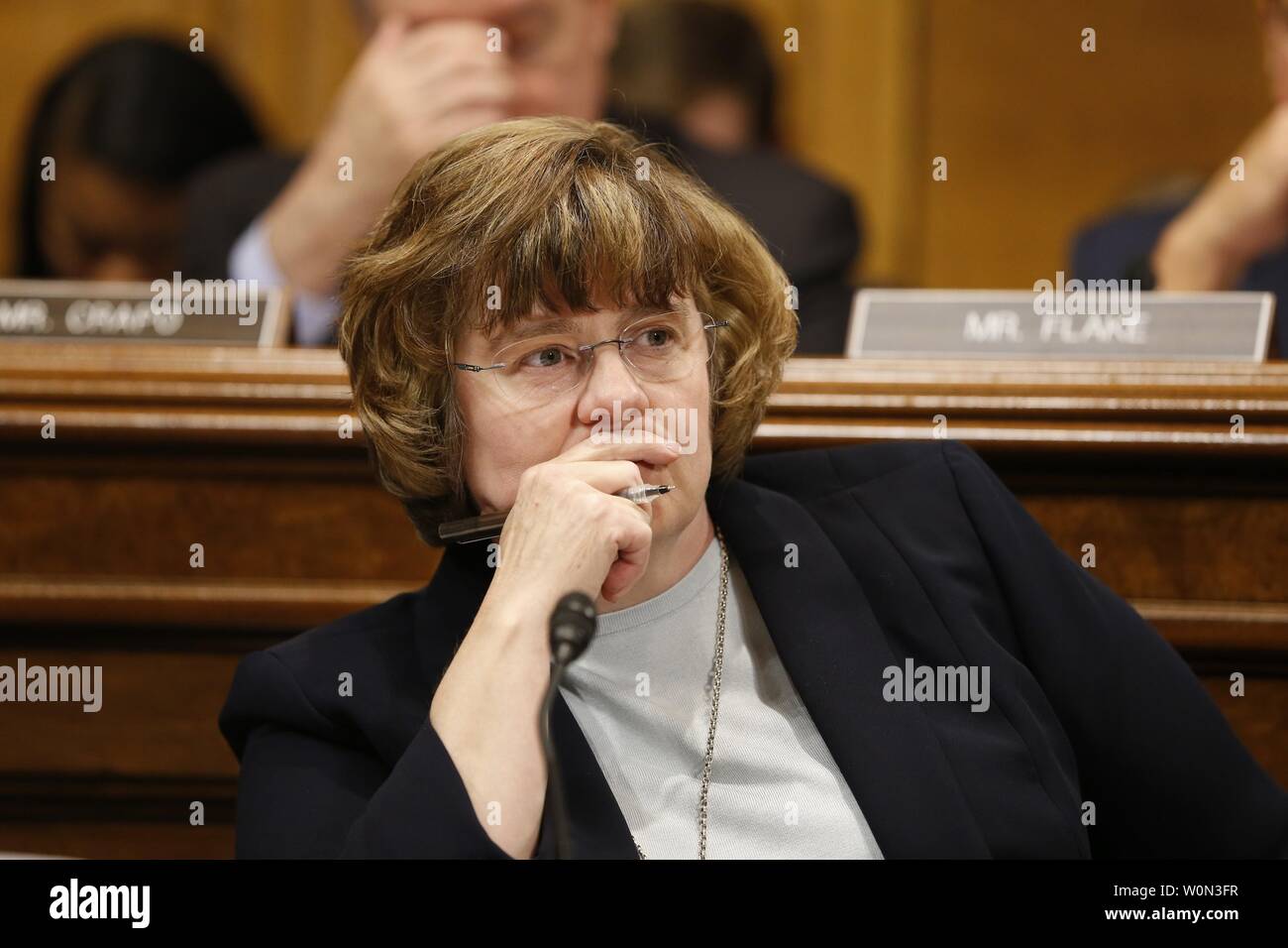 Christine Blasey Ford, la donna accusando la Corte Suprema nominee Brett Kavanaugh di aver molestato sessualmente lei a un partito 36 anni fa, testimonia davanti al Senato degli Stati Uniti Comitato Giudiziario sul Campidoglio di Washington, DC, 27 settembre 2018. Foto di Michael Reynolds/UPI Foto Stock
